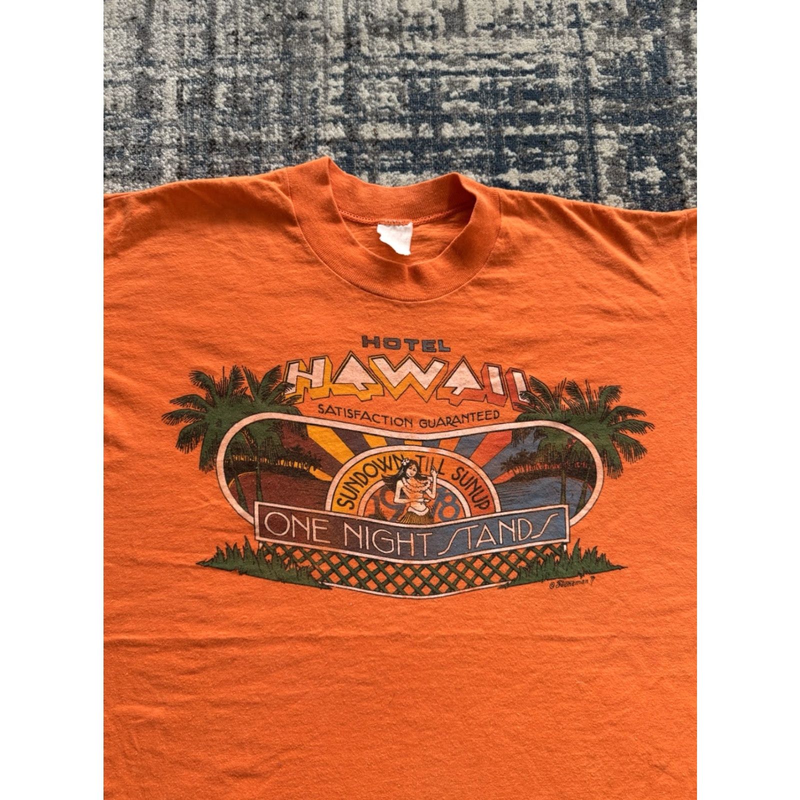 Vintage VINTAGE 1978 Hotel Hawaii One Night Stands T Shirt XL Orange Cotton Crew Neck Short Sleeve Men 70s Hawaiian Beach Logo Graphic 1990s Vintage Size US XL / EU 56 / 4 - 2 Thumbnail