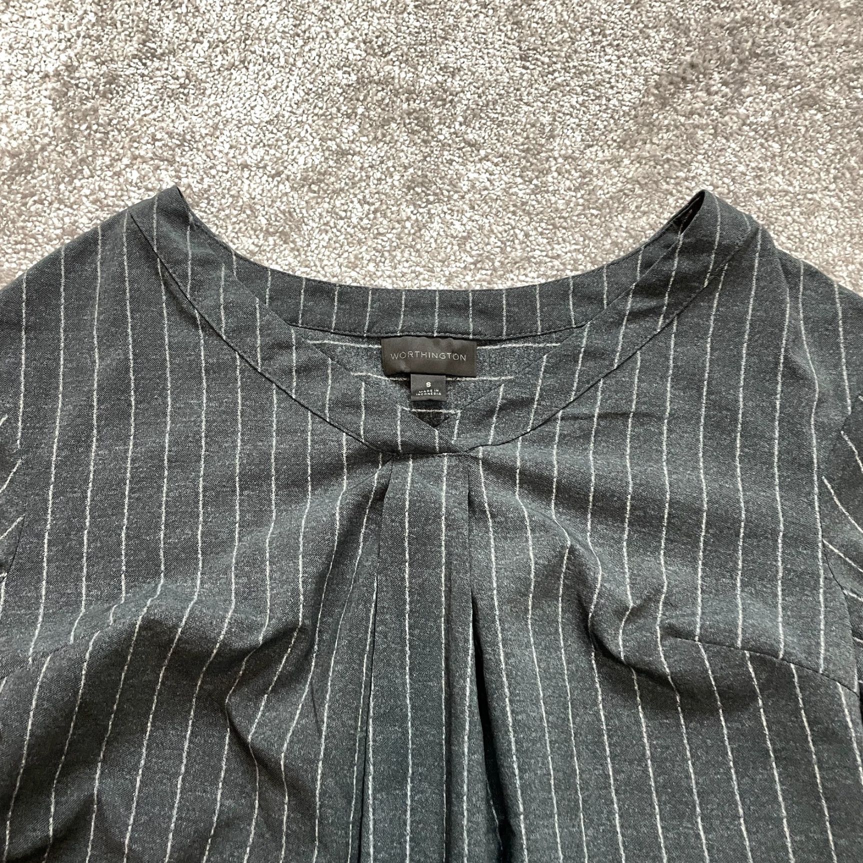 Worthington Worthington Blouse Shirt Womens S Dark Gray Striped Long Sleeve Polyester V-Neck Pullover Size S / US 4 / IT 40 - 3 Thumbnail