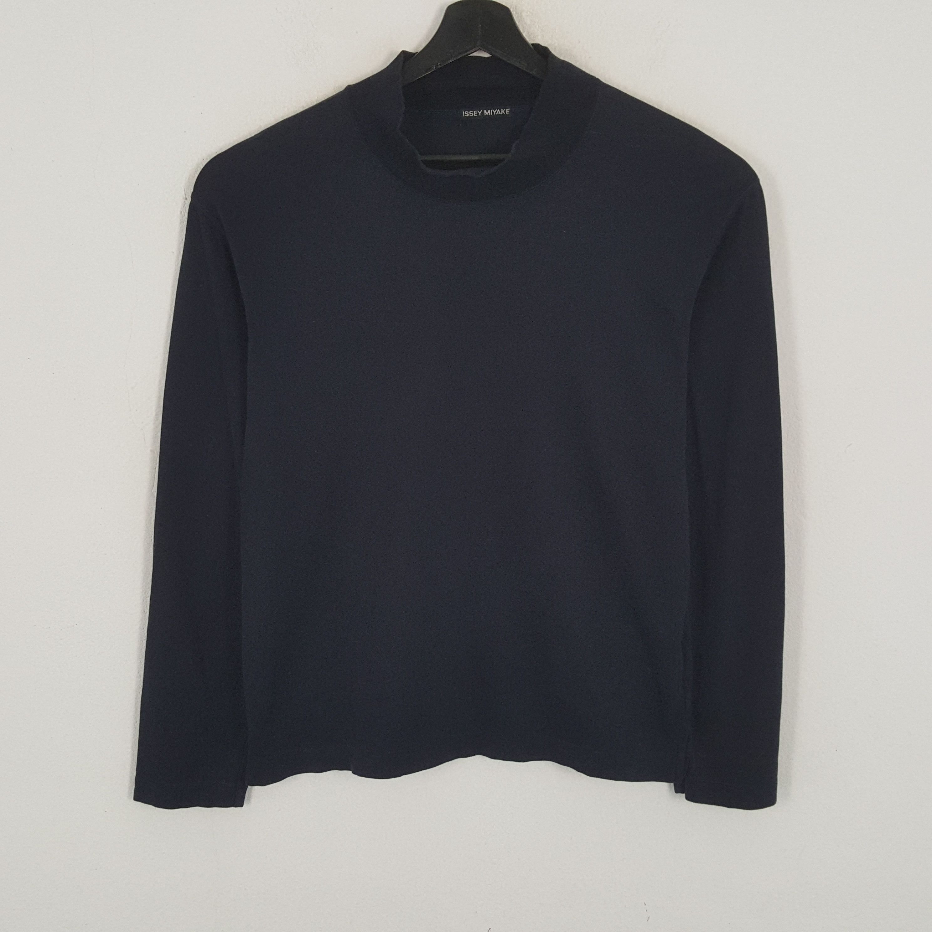 Issey Miyake × Japanese Brand × Vintage ISSEY MIYAKE Japanese Fashion Designer Longslevee Tshirt Size US L / EU 52-54 / 3 - 1 Thumbnail
