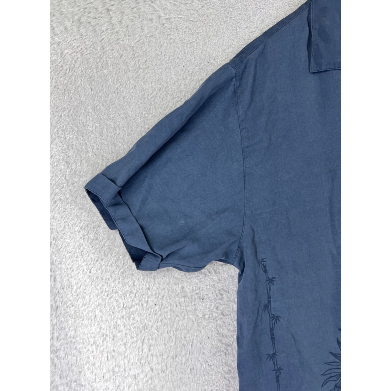 Tommy Bahama Tommy Bahama Shirt Men Large Blue Pineapple Button Up Hawaiian Silk Vacation Size US L / EU 52-54 / 3 - 3 Thumbnail