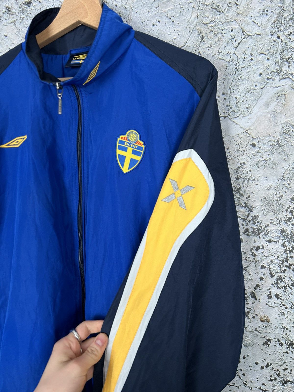 Umbro Vintage Umbro Sweden Soccer Light Jacket Nylon Football Size US M / EU 48-50 / 2 - 4 Thumbnail