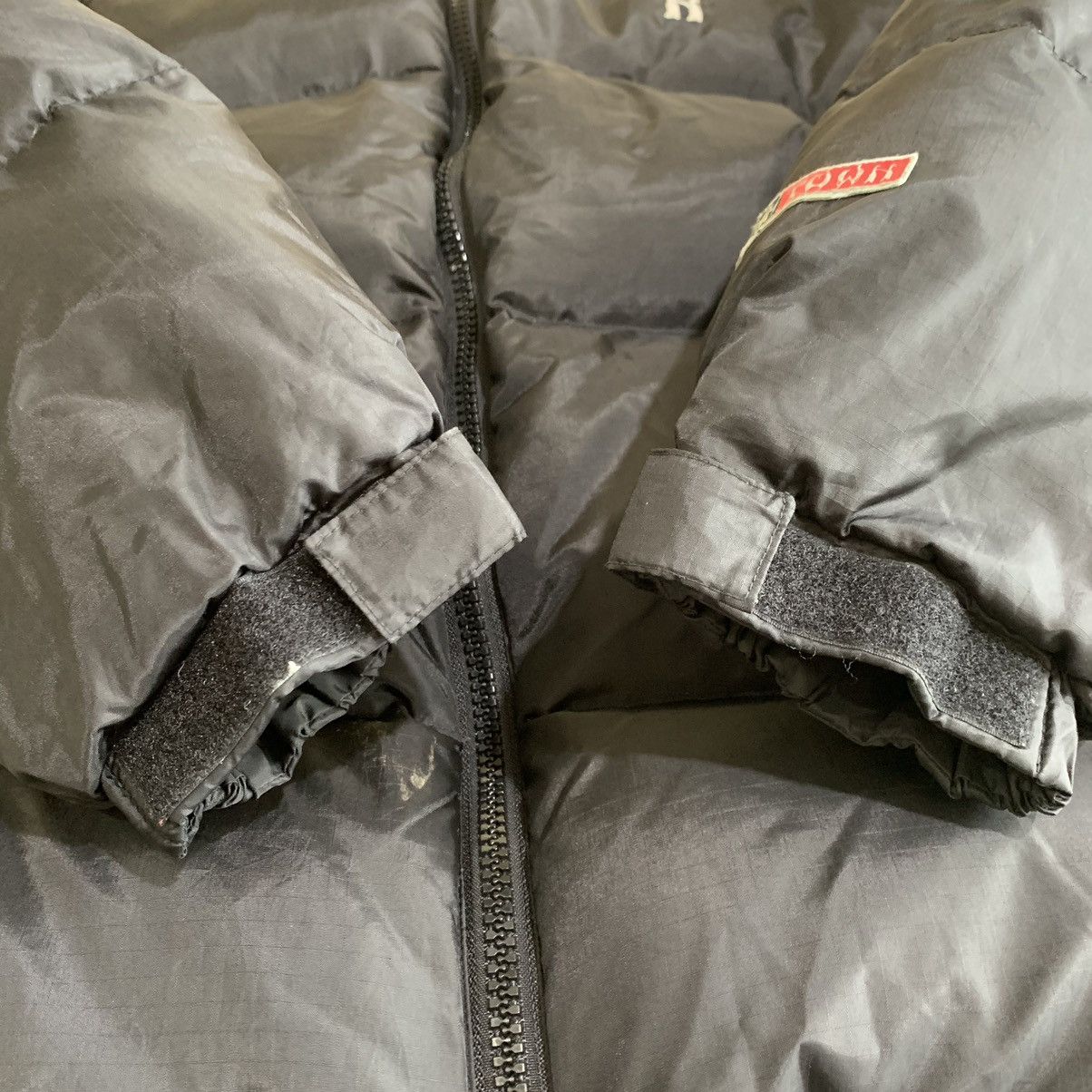 Dogtown Vtg Dogtown Big Cross Logo Reversible Puffer Jackets Black Size US L / EU 52-54 / 3 - 15 Thumbnail