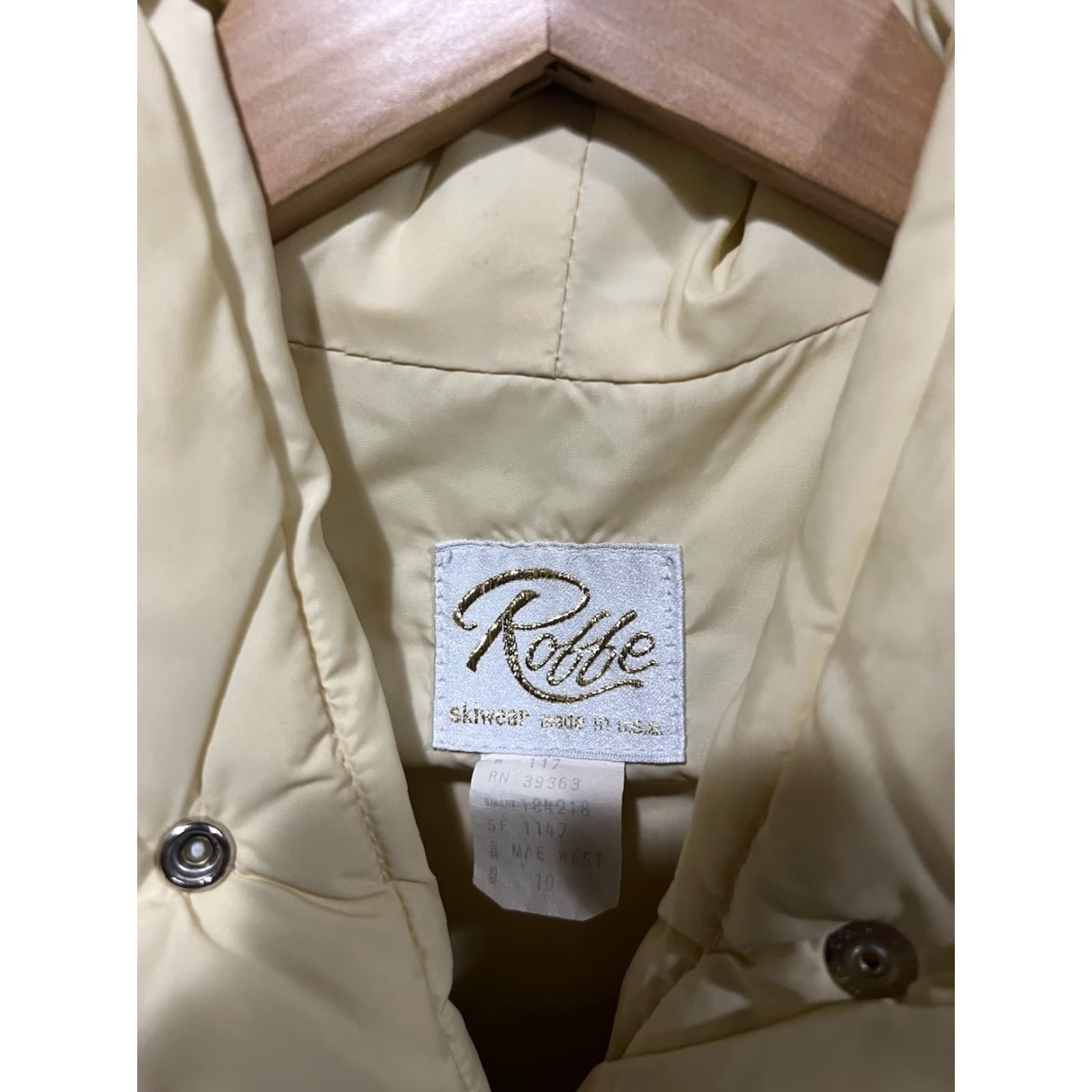 Vintage VINTAGE Roffe Womens White Quilted Full Zip Sleeveless Puffer Ski Vest sz 10 Size L / US 10 / IT 46 - 3 Thumbnail