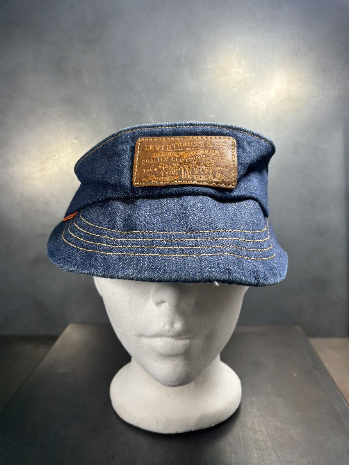 Levi's 1970s Levi's Orange Tab Hat 70s Vintage Dark Denim Visor Cap Size ONE SIZE - 9 Thumbnail