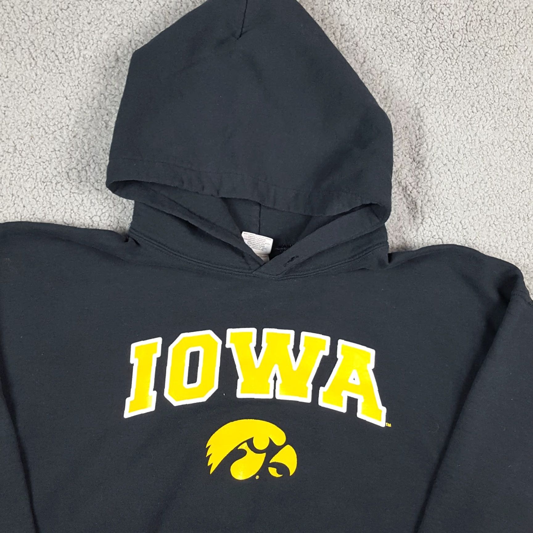 Gildan Vintage Iowa Hawkeyes NCAA Football Hoodie Mens Large Pullover Sweatshirt Black 90s College Retro Y2K Sports Size US L / EU 52-54 / 3 - 2 Thumbnail