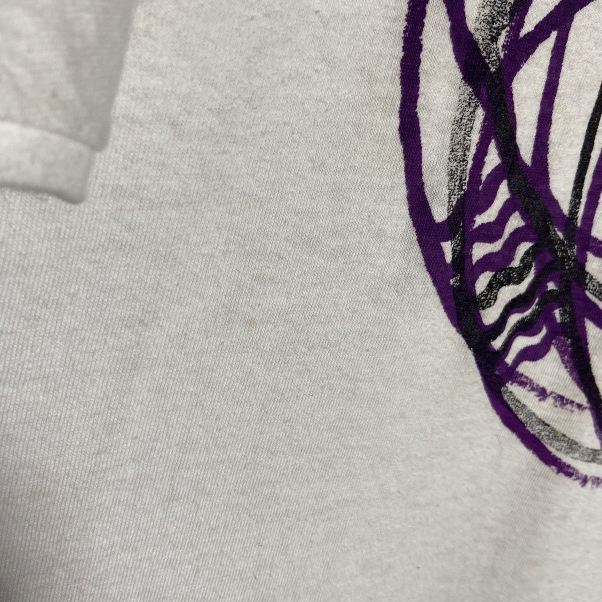 Vintage Vintage 90s Circles Eyes Art Graphic Single Stitch T-Shirt Size US XL / EU 56 / 4 - 11 Thumbnail