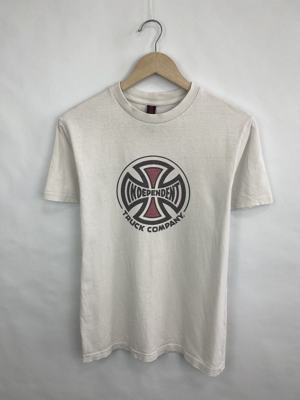 Independent Truck Co. × Vintage 🇺🇸 Vintage 90s Independent Truck Company T-Shirt Rare Y2K Size US S / EU 44-46 / 1 - 3 Thumbnail