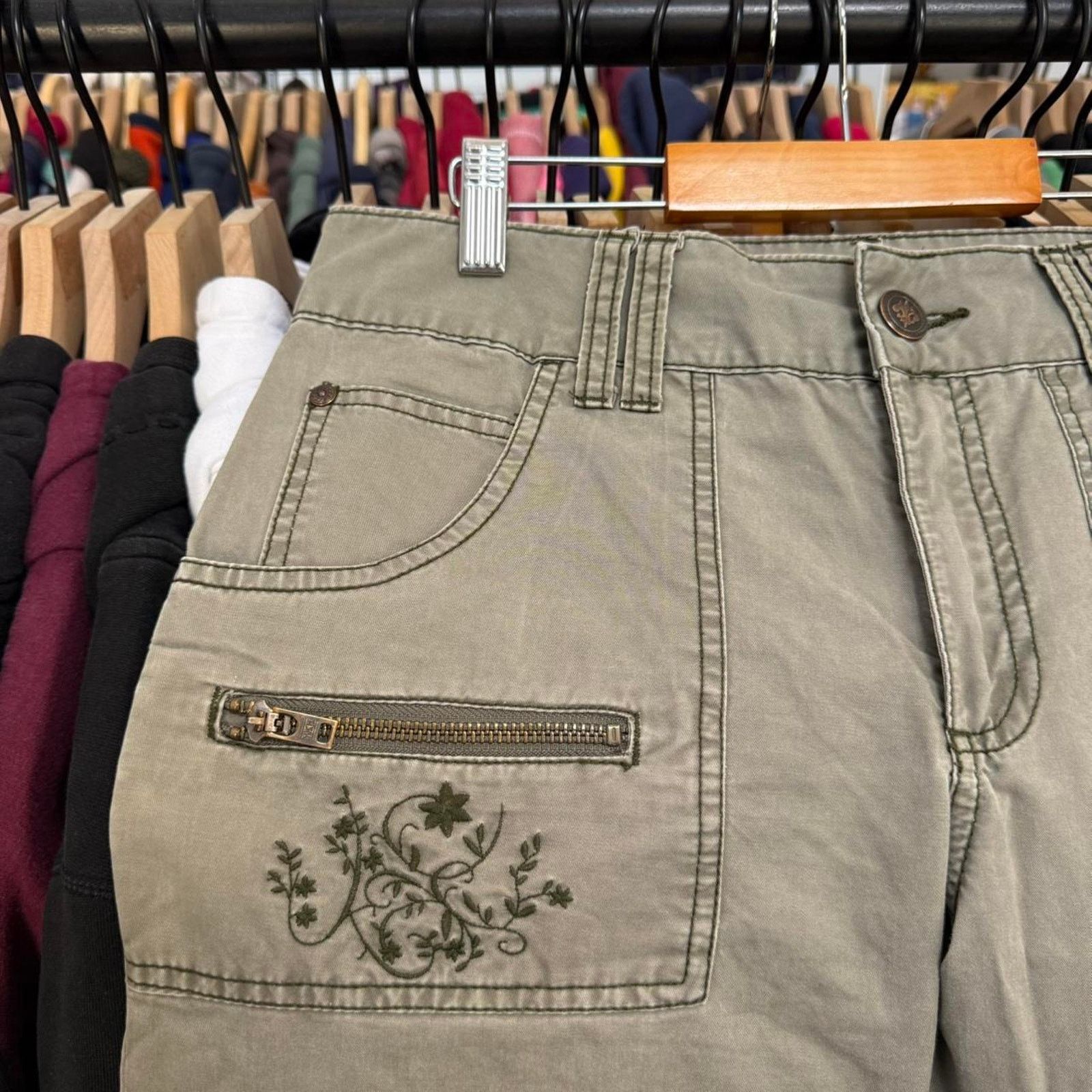 Faded Glory Vintage Y2K Faded Glory Women’s Low Rise Pants Floral Size 32" / US 10 / IT 46 - 4 Thumbnail