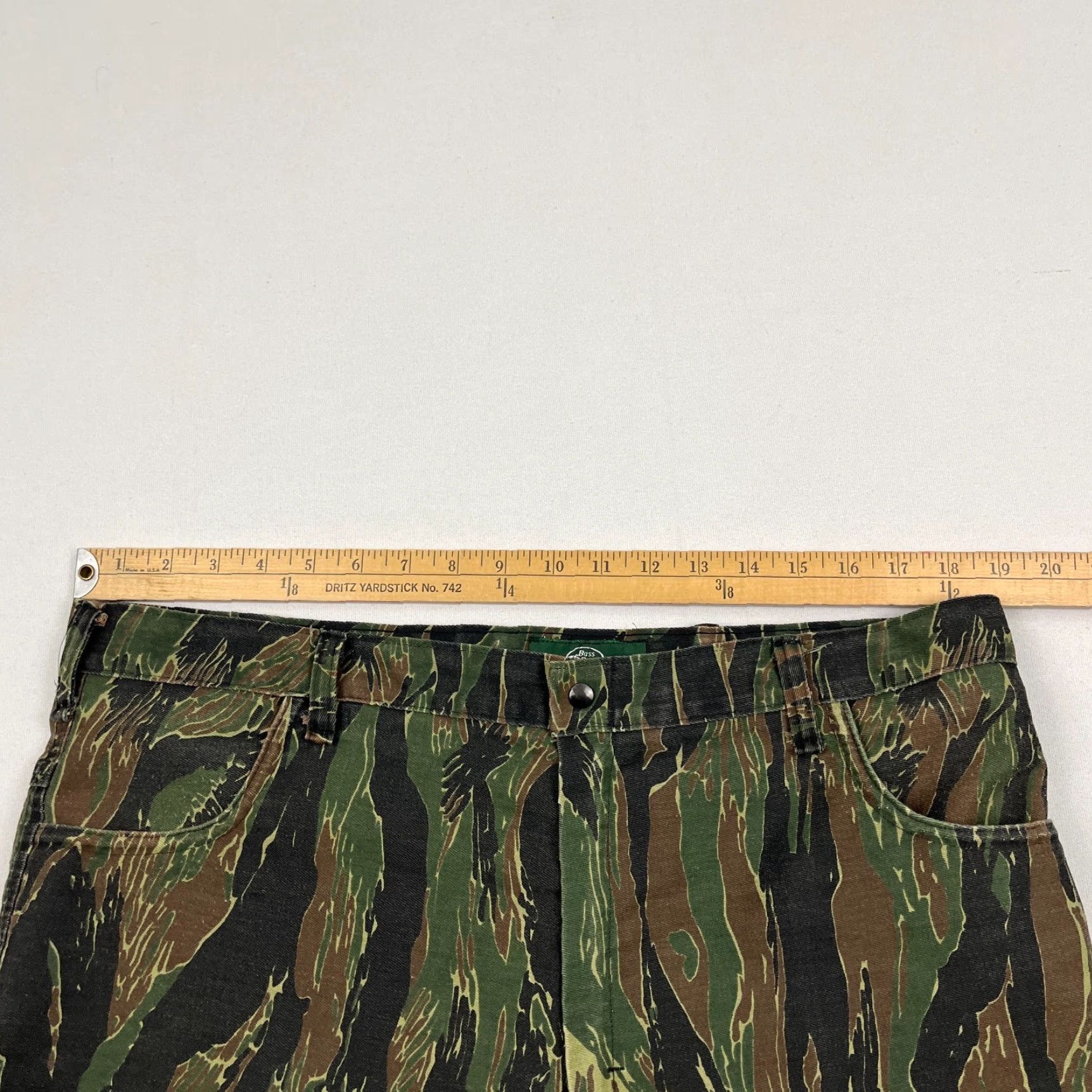 Vintage VINTAGE Bass Pro Pants Mens 38 x 28 Tiger Stripe Camo Hunting Military Outdoor Pants Mens 38 Inseam 28 Straight CVT? Size US 38 / EU 54 - 7 Thumbnail