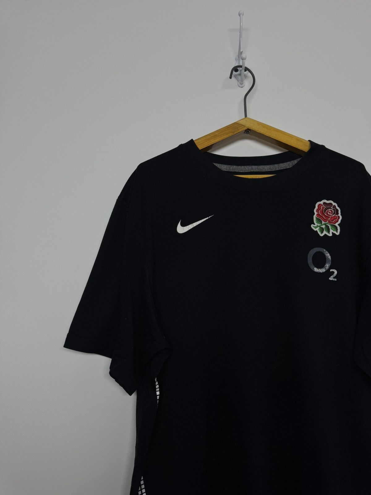 Nike Vintage Y2k Nike England O2 Soccer Jersey T-Shirt 00’s Size US M / EU 48-50 / 2 - 6 Thumbnail