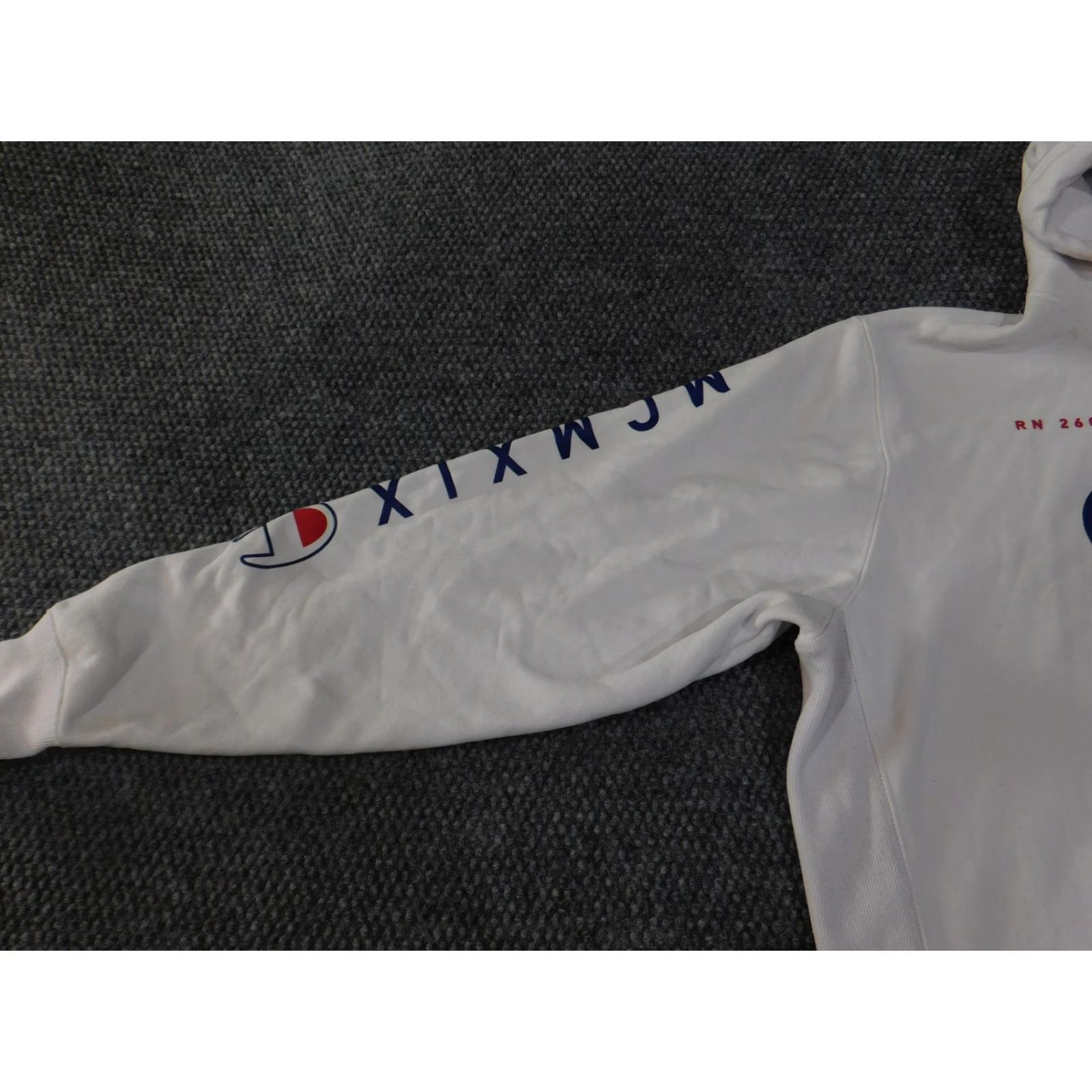 Champion VINTAGE Champion Hoodie Mens Large White Reverse Weave USA Red Blue Logo RWSS Pullover Size US L / EU 52-54 / 3 - 7 Thumbnail