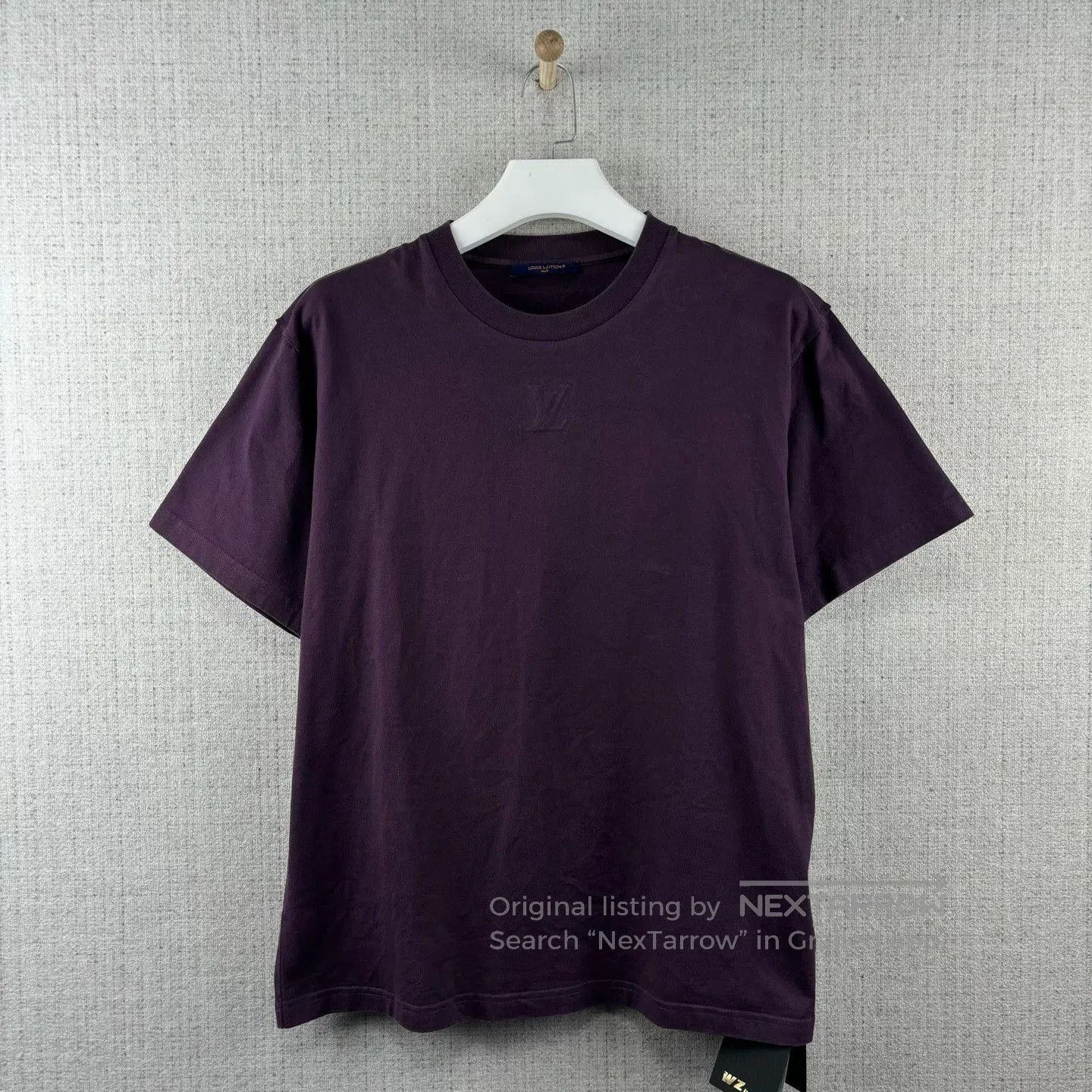 Louis Vuitton Louis Vuitton Solid Embossed Logo Short Sleeve. Size US L / EU 52-54 / 3 - 1 Thumbnail