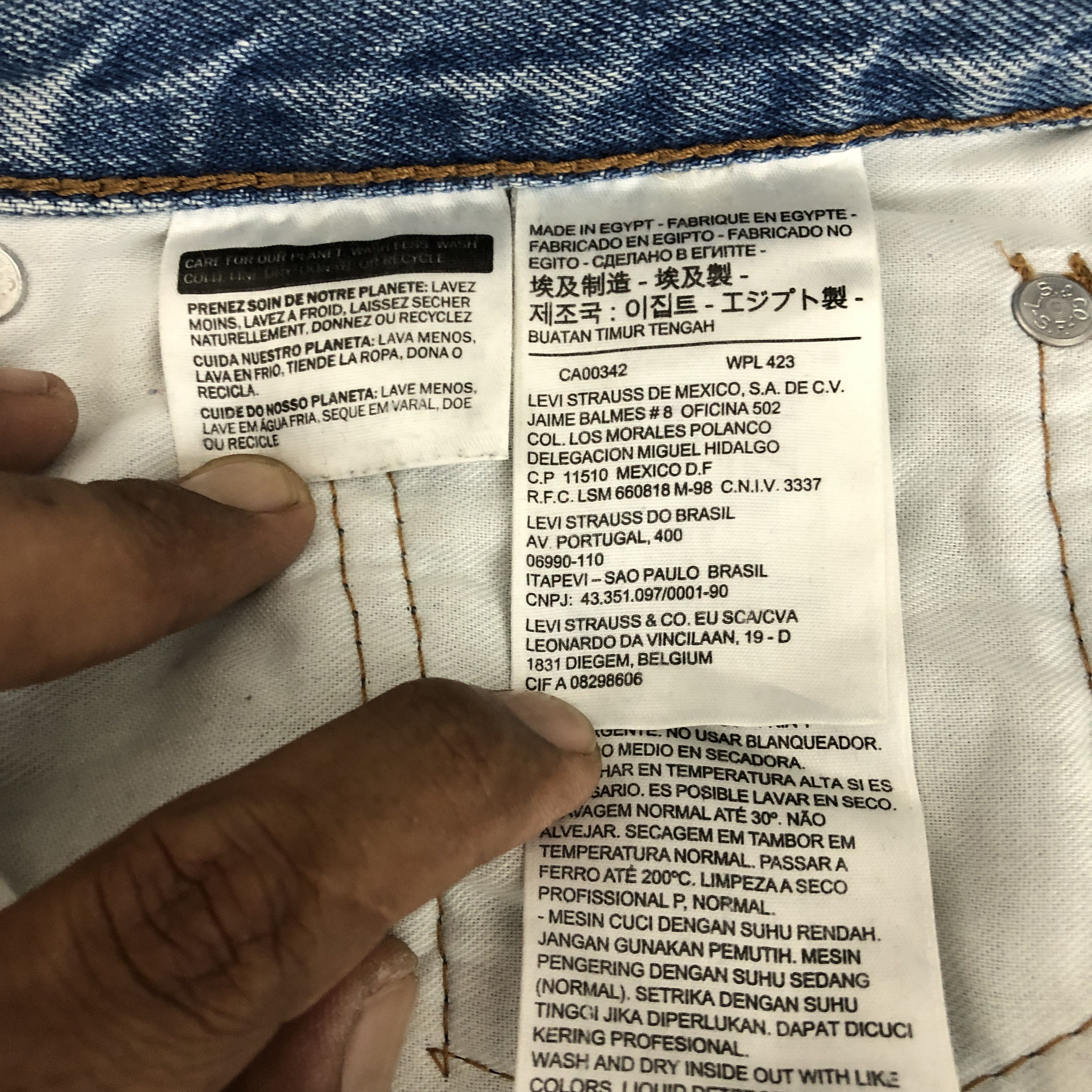 Levi's Vintage Levis 550 Light Wash Denim Dirty Levi's Faded Jeans Size US 36 / EU 52 - 8 Thumbnail