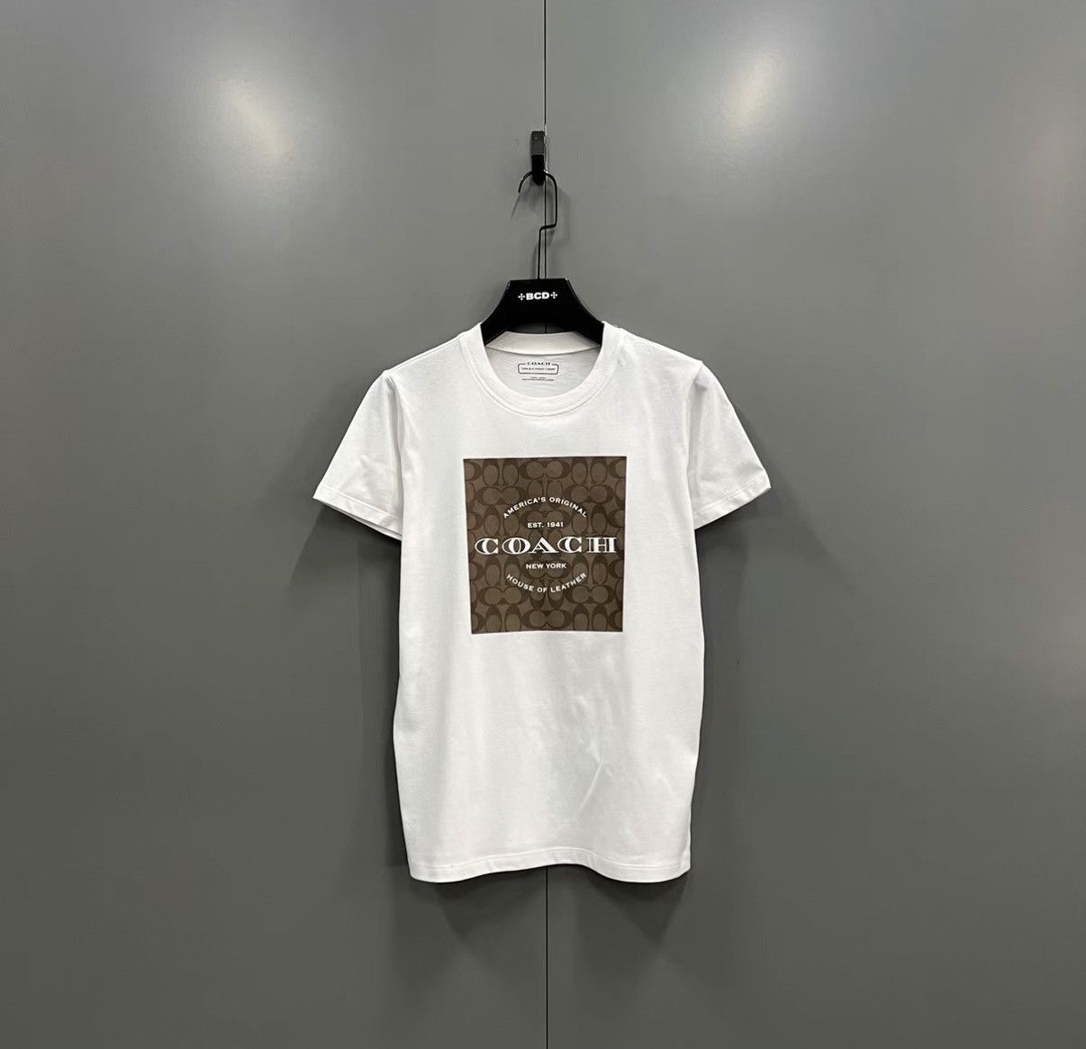 Coach Coach white front letter printed short sleeve J41 Size US XS / EU 42 / 0 - 1 Thumbnail