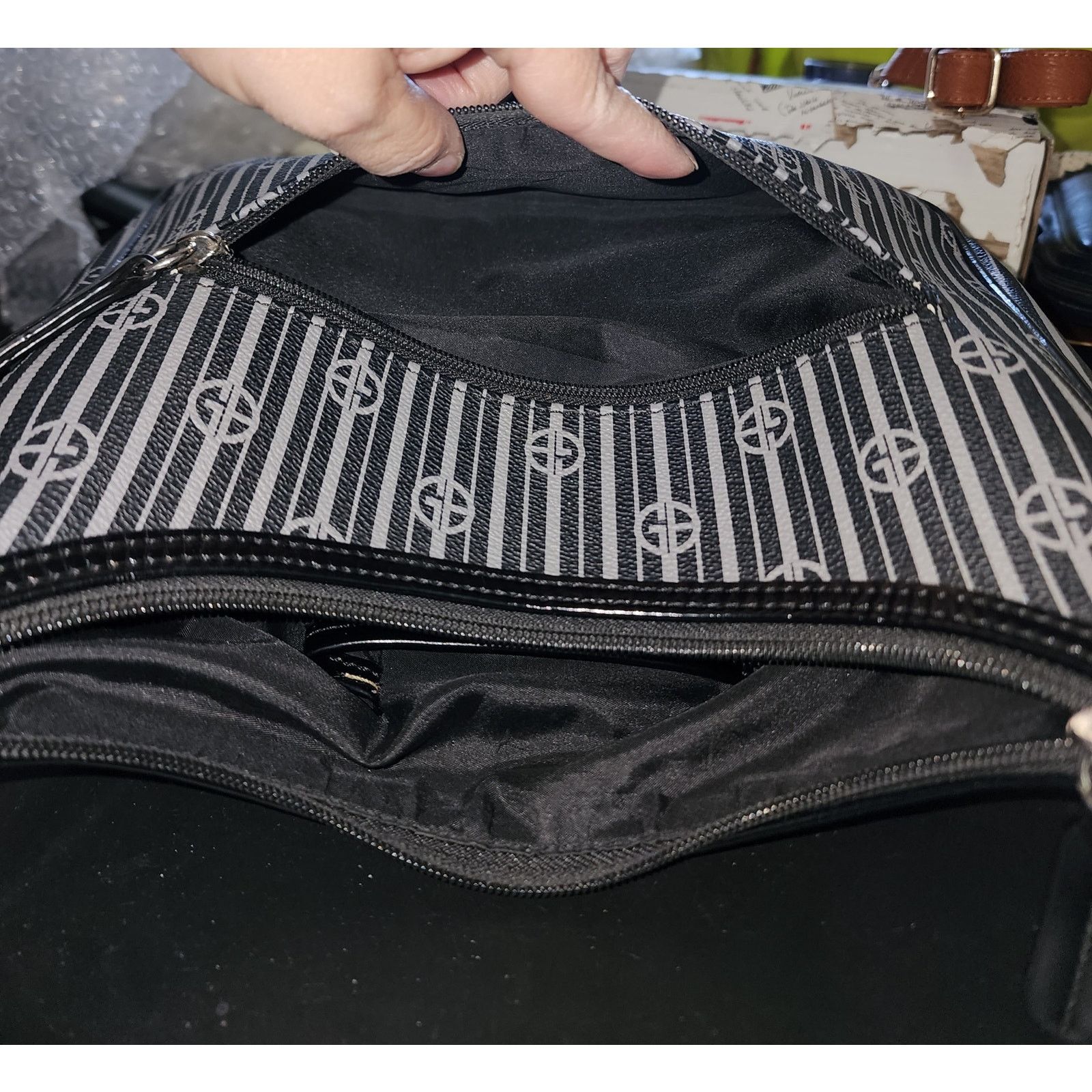 Giani Bernini Giani Bernini faux leather Black & Gray stripes shoulder bag Size ONE SIZE - 10 Thumbnail