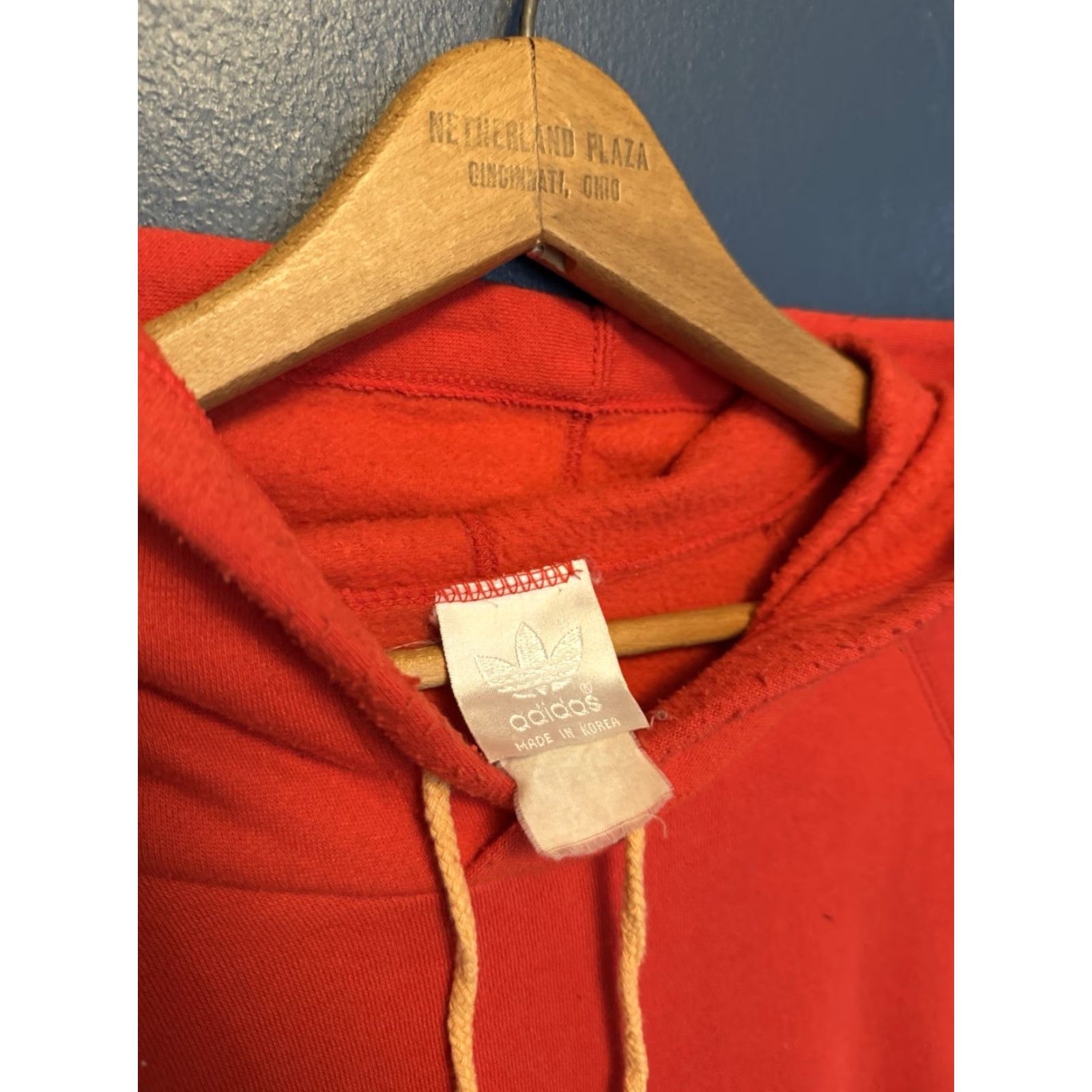 Adidas VINTAGE Adidas Red Trefoil Embroidered Hoodie Sweatshirt XL Men 80s Pullover Embroidered Styles 80s Mens Red XL Size US XL / EU 56 / 4 - 2 Thumbnail