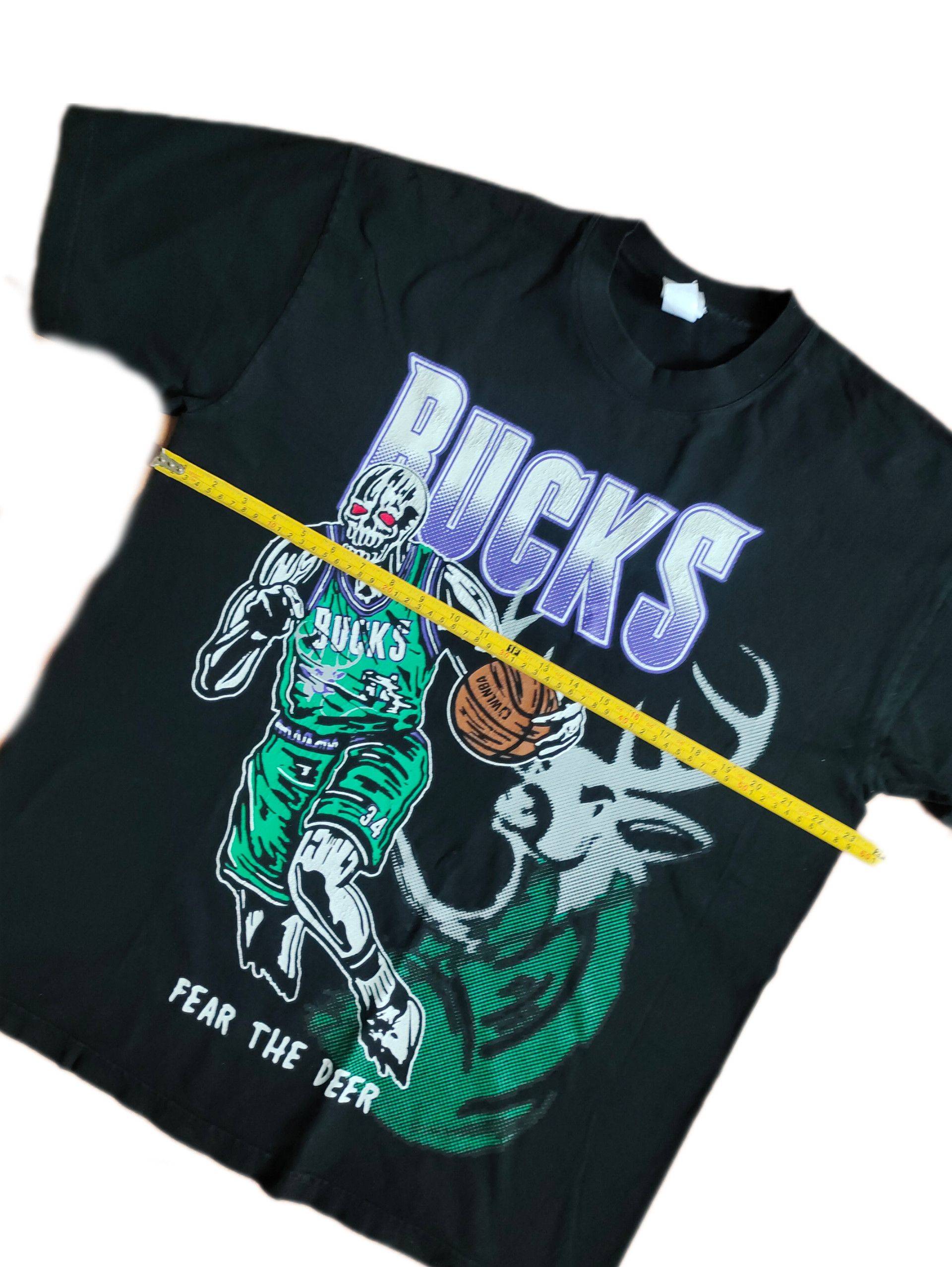 Vintage Vintage Milwaukee Bucks Skeleton 2000s t-shirt Size US L / EU 52-54 / 3 - 7 Thumbnail