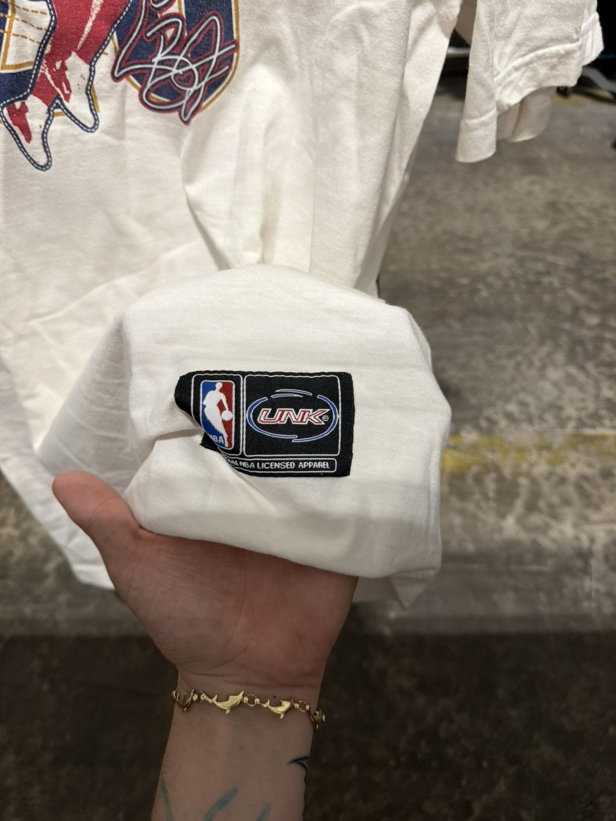 NBA RARE 2000s Nba Lebron James UNK Cleveland Cavaliers Tee XL Size US XL / EU 56 / 4 - 2 Thumbnail