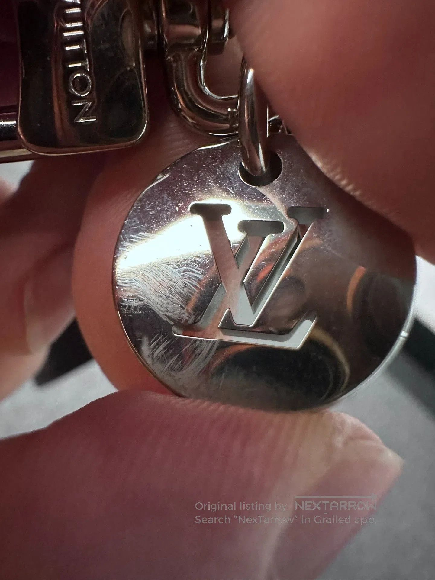 Louis Vuitton Louis Vuitton LV Keychain. Size ONE SIZE - 4 Thumbnail