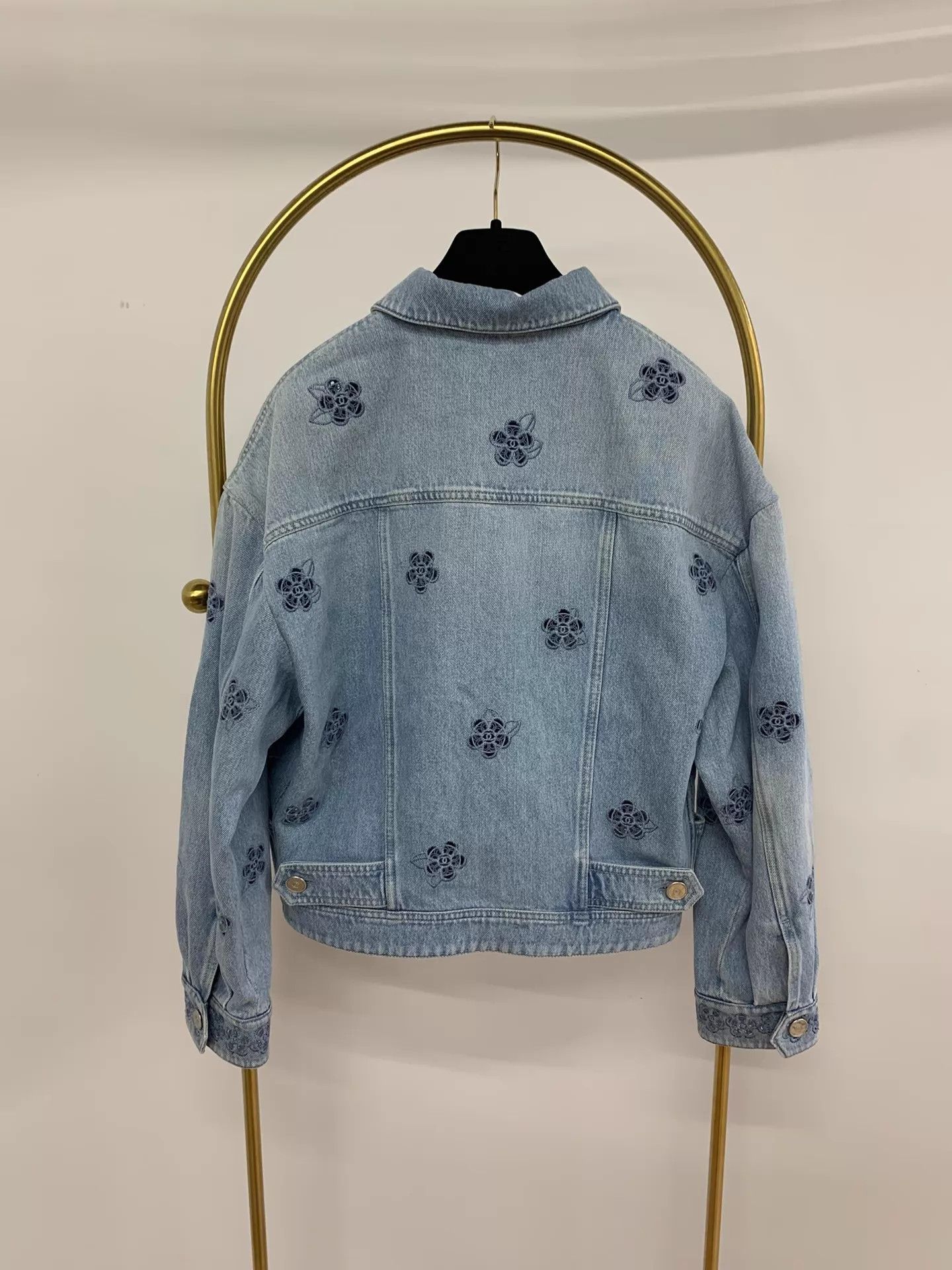 Chanel Chanel Camellia Denim Jacket Size 36 New with Tags Size XS / US 0-2 / IT 36-38 - 3 Thumbnail