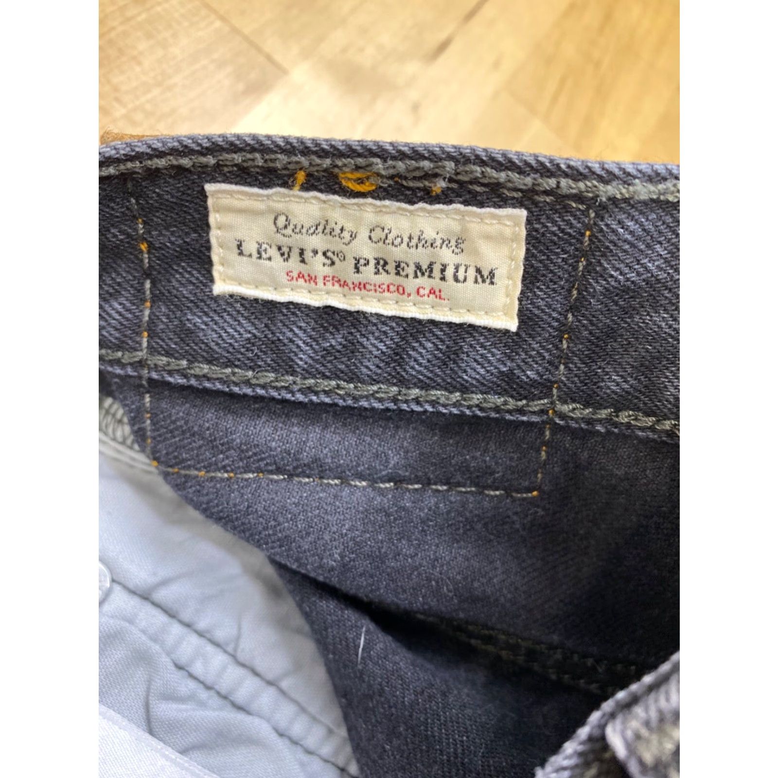 Levi's Levi's Denim Shorts Womens 26 Black Casual Button Fly Raw Hem #9812 Size 26" / US 2 / IT 38 - 4 Thumbnail