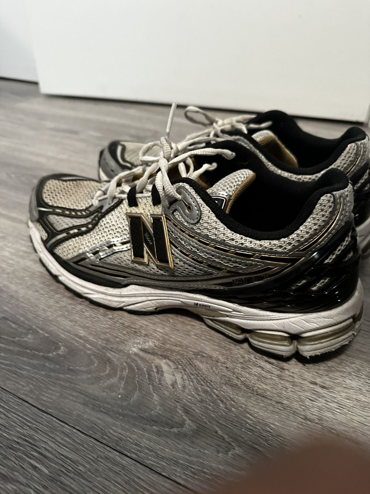 New Balance New Balance White/Metallic Gold – Size 12 Size US 12 / EU 45 - 1 Thumbnail