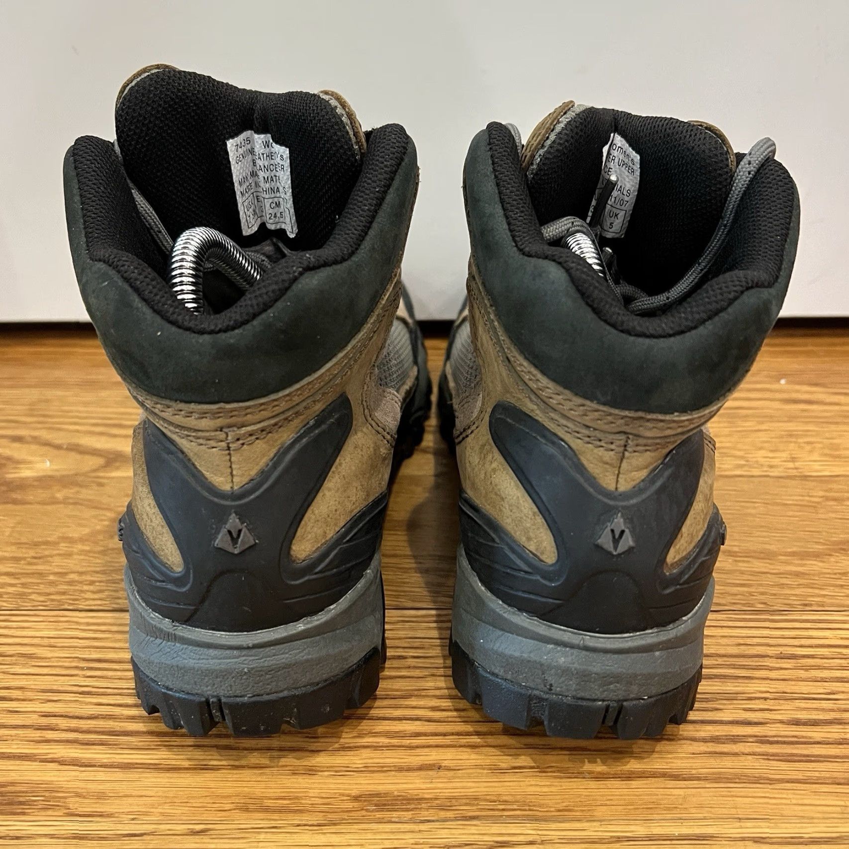 Vasque Vasque Women's Hiking Boots Size 7.5 Brown Black Leather Mid Top Gore-Tex Outdoor Size M / US 6-8 / IT 42-44 - 7 Thumbnail