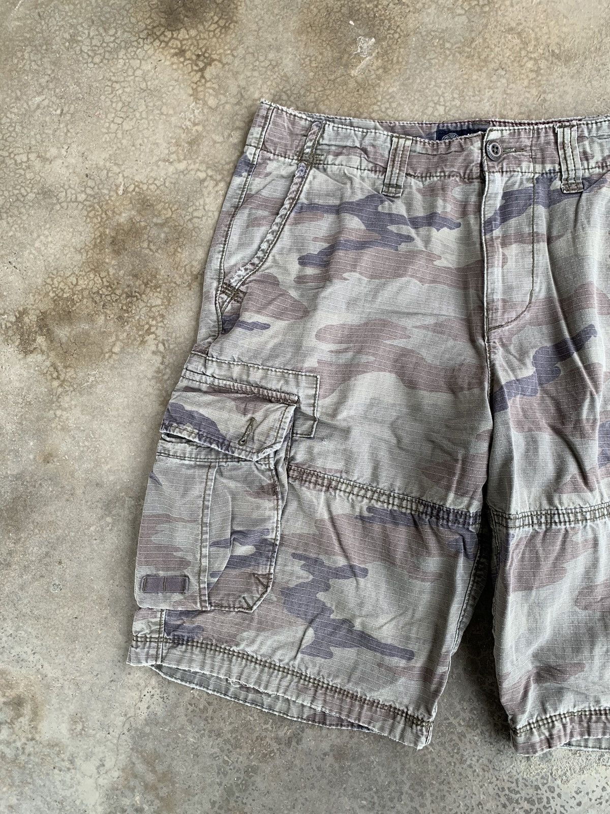 American Eagle Outfitters 🔊 American Eagle Longboard Camo Cargo Short Pants Size US 33 - 3 Thumbnail