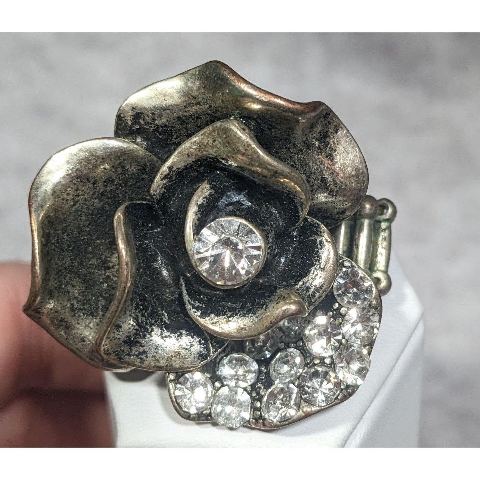 Other Vintage Glam Chunky Floral Silver Tone Stretch Ring Size 8 Size ONE SIZE - 5 Thumbnail