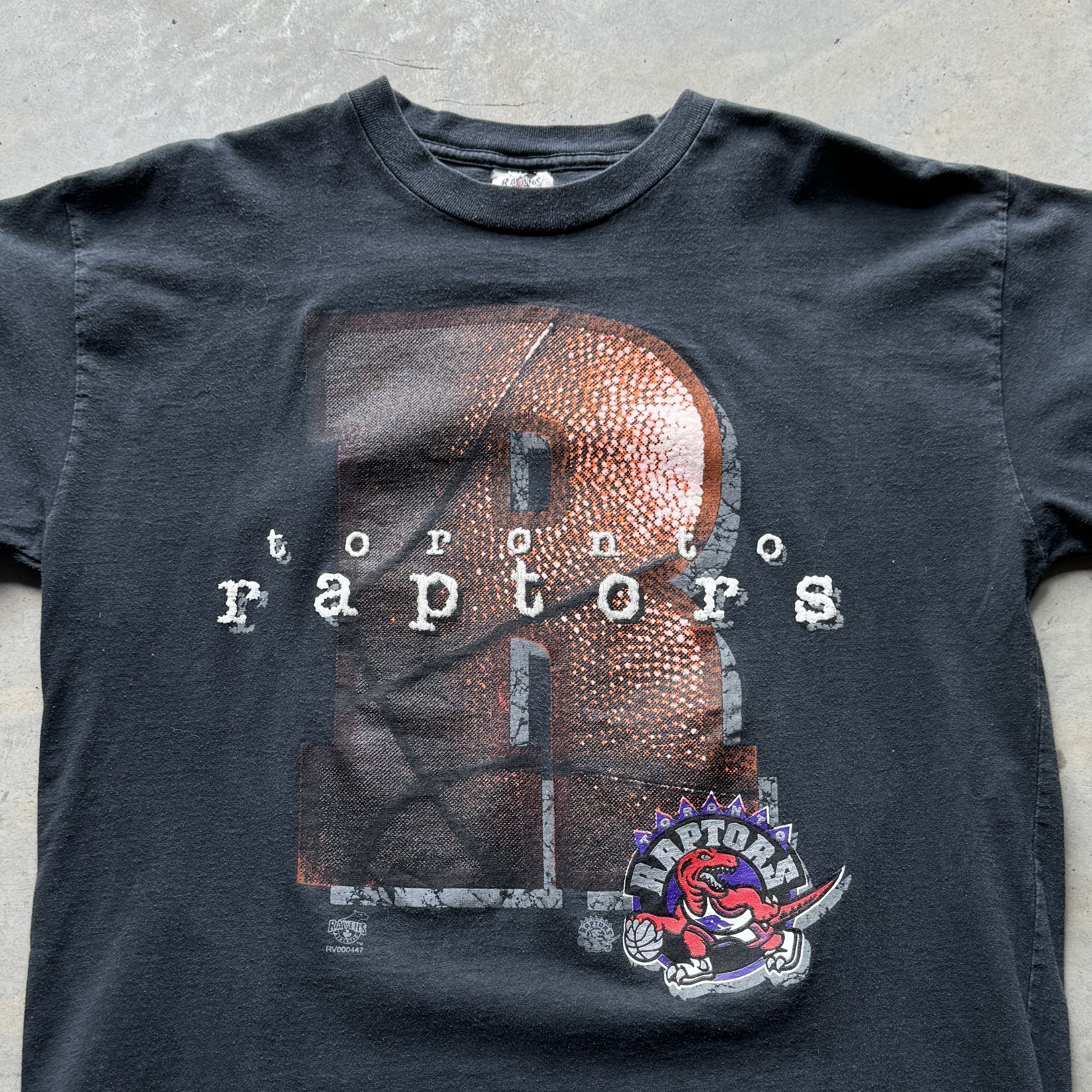 Vintage Vintage Toronto "Raptors" Tee Size US L / EU 52-54 / 3 - 2 Thumbnail