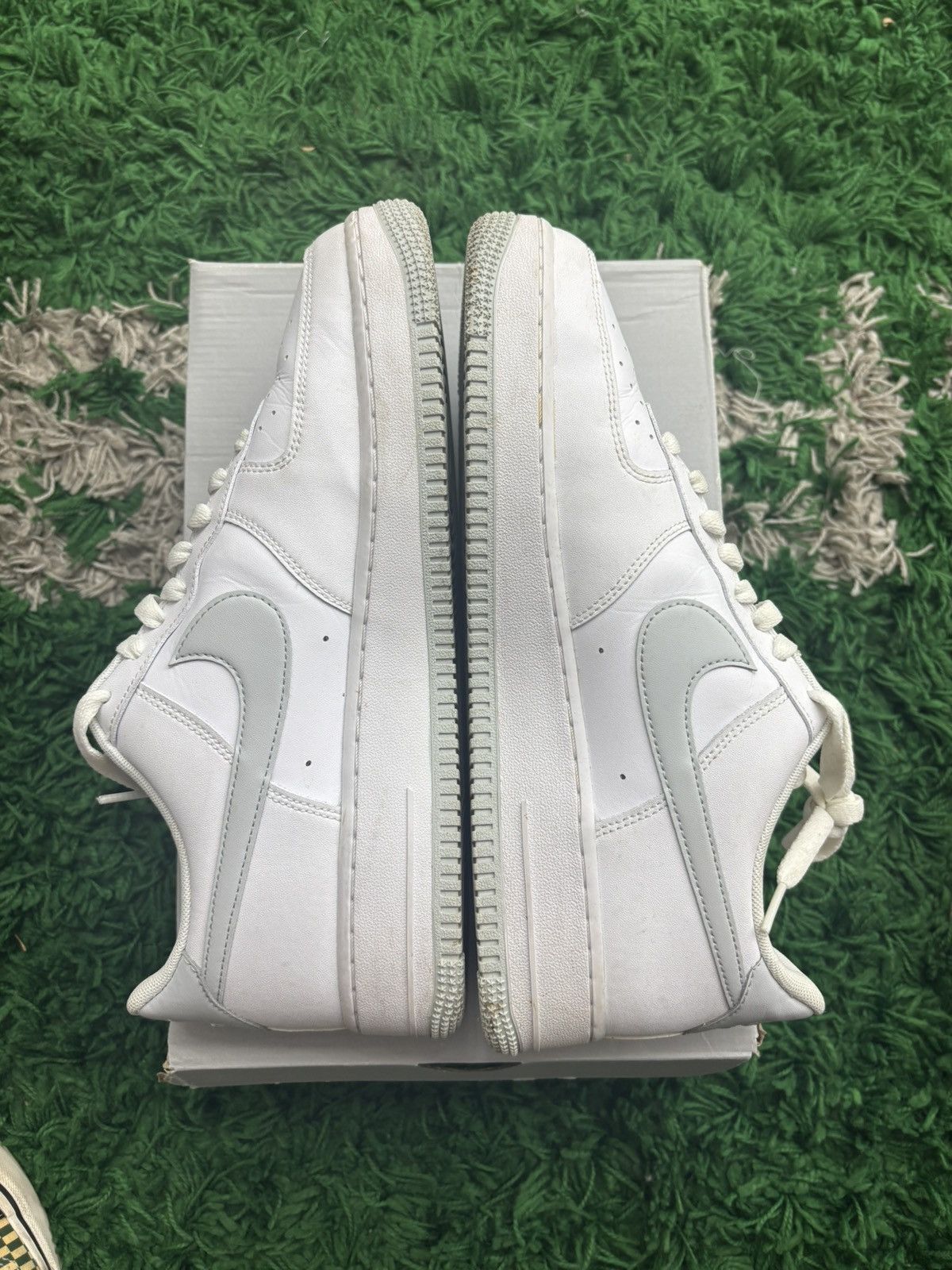 Nike ✅ Nike Air Force 1 07 White Light Smoke Grey Men Size 10.5 Size US 10.5 / EU 43-44 - 7 Thumbnail