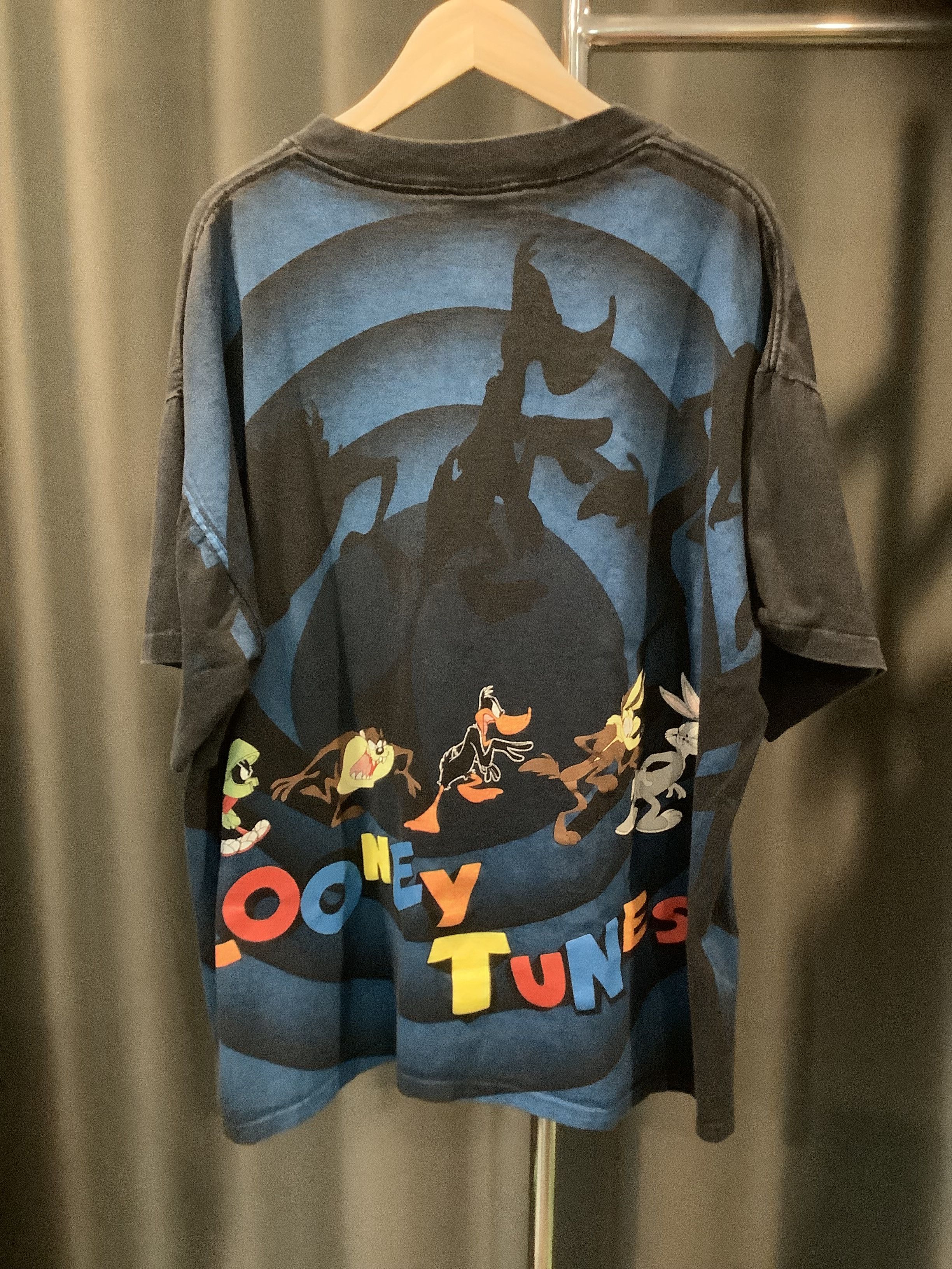 Japanese Brand × Vintage Vintage 1992 Looney Tunes Shadow All overprint T-shirt Size US XL / EU 56 / 4 - 2 Thumbnail