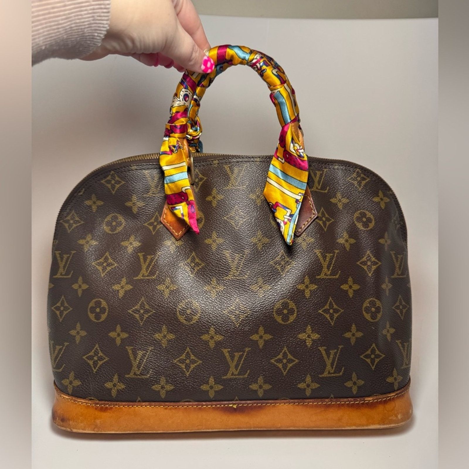 Louis Vuitton Louis Vuitton Alma MM Monogram Satchel Made In France Size ONE SIZE - 1 Thumbnail