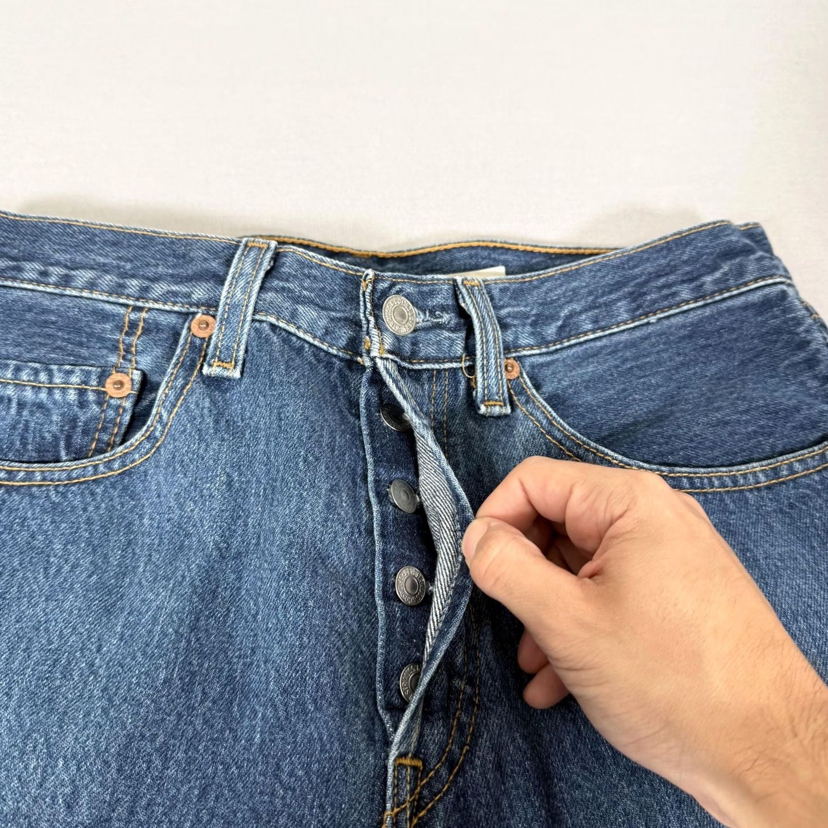 Levi's VINTAGE Levi's 501 Jeans Men 31x30 Blue Denim Straight 5-Pocket Button Fly Classic Straight Leg 90s ML Womens Mens Size US 31 - 3 Thumbnail