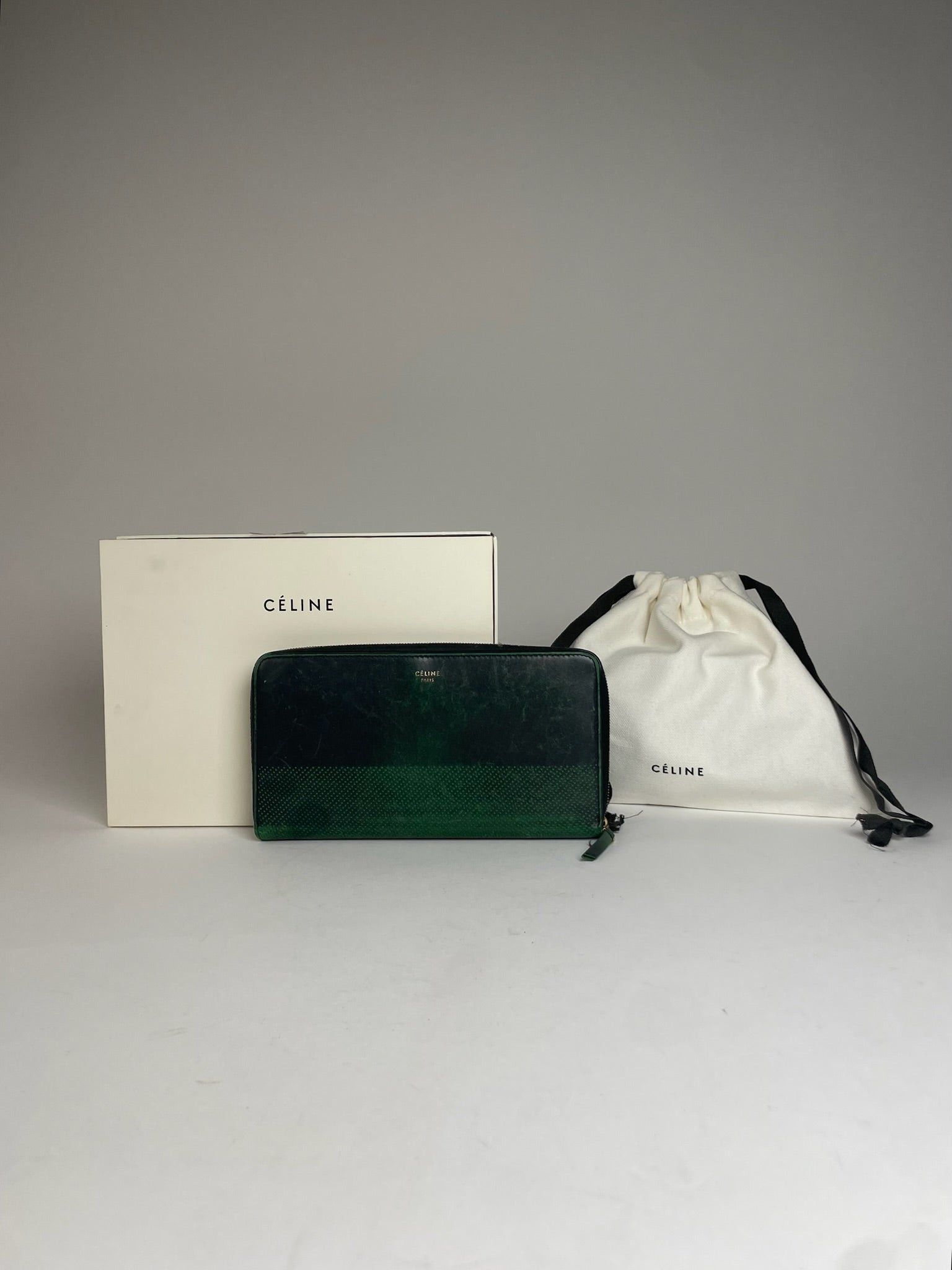 Celine Vintage Paria Leather Zippy Wallet Green Size ONE SIZE - 1 Thumbnail