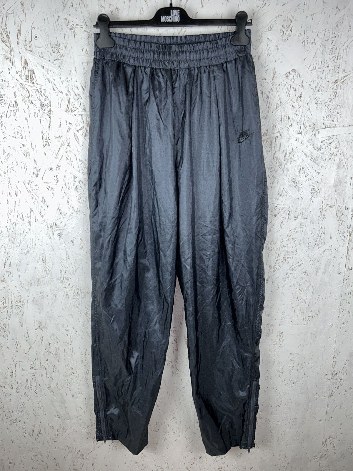 Nike 80s Vintage Nike Shiny Nylon Tracksuit Pants In Dark Grey Size US 34 / EU 50 - 1 Thumbnail