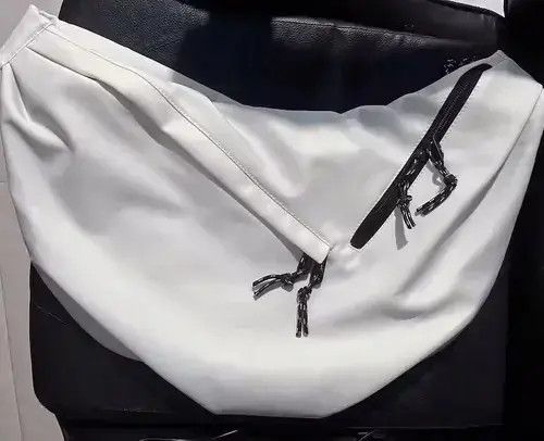 Japanese Brand Fashion hip hop v-zip shoulder messenger bag belt bag Size ONE SIZE - 3 Thumbnail