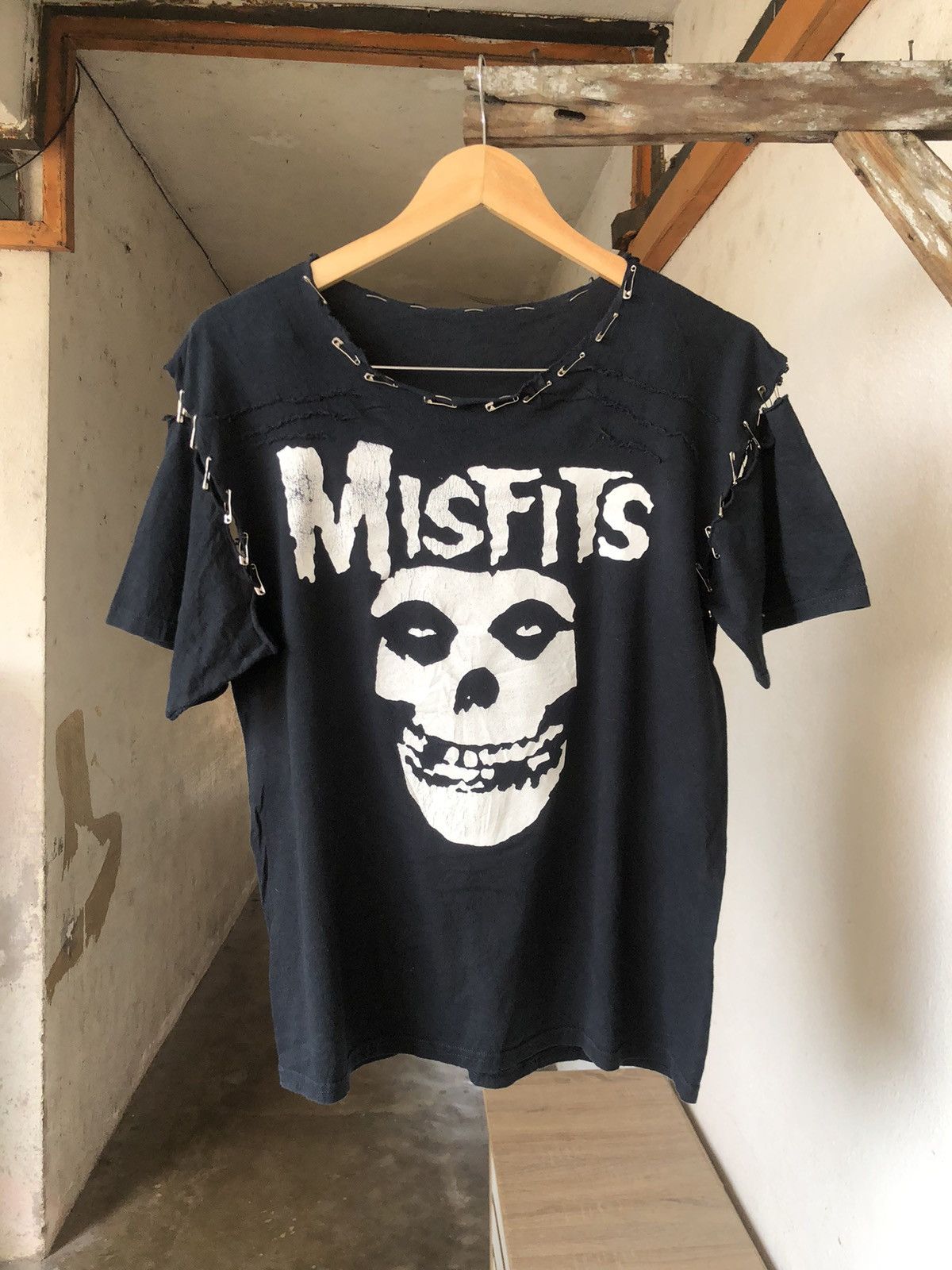 Misfits Rare Vintage Misfits Bondage Punk Distressed Tshirt Size US S / EU 44-46 / 1 - 10 Thumbnail