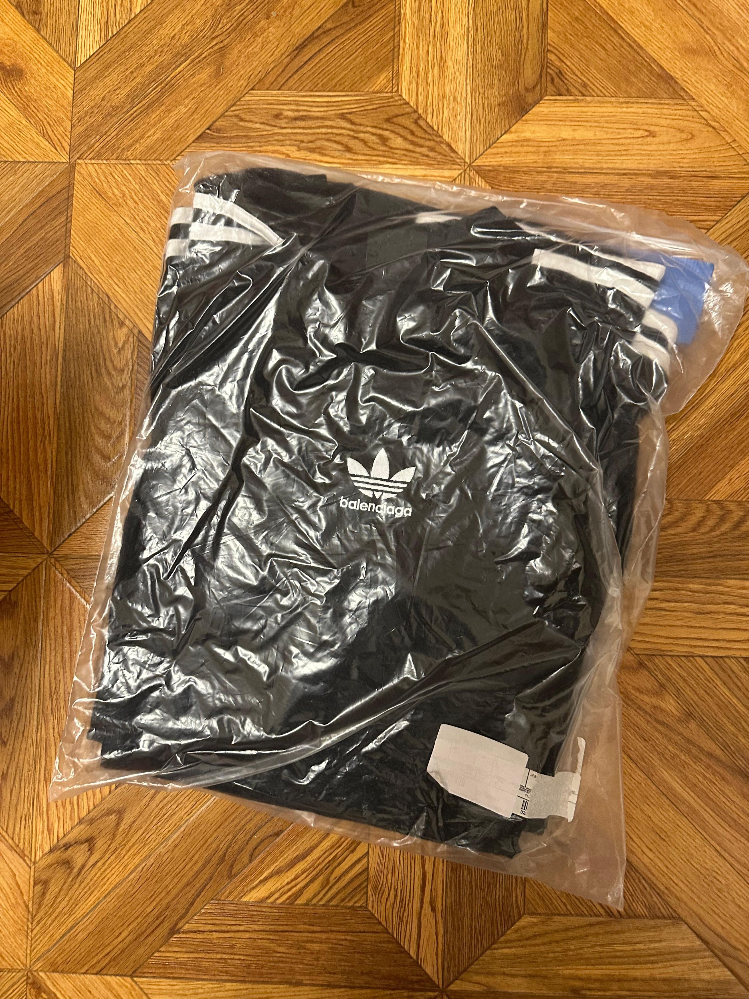 Adidas × Balenciaga CC000013 Balenciaga Adidas Medium Fit T-Shirt in Black Size US S / EU 44-46 / 1 - 4 Thumbnail