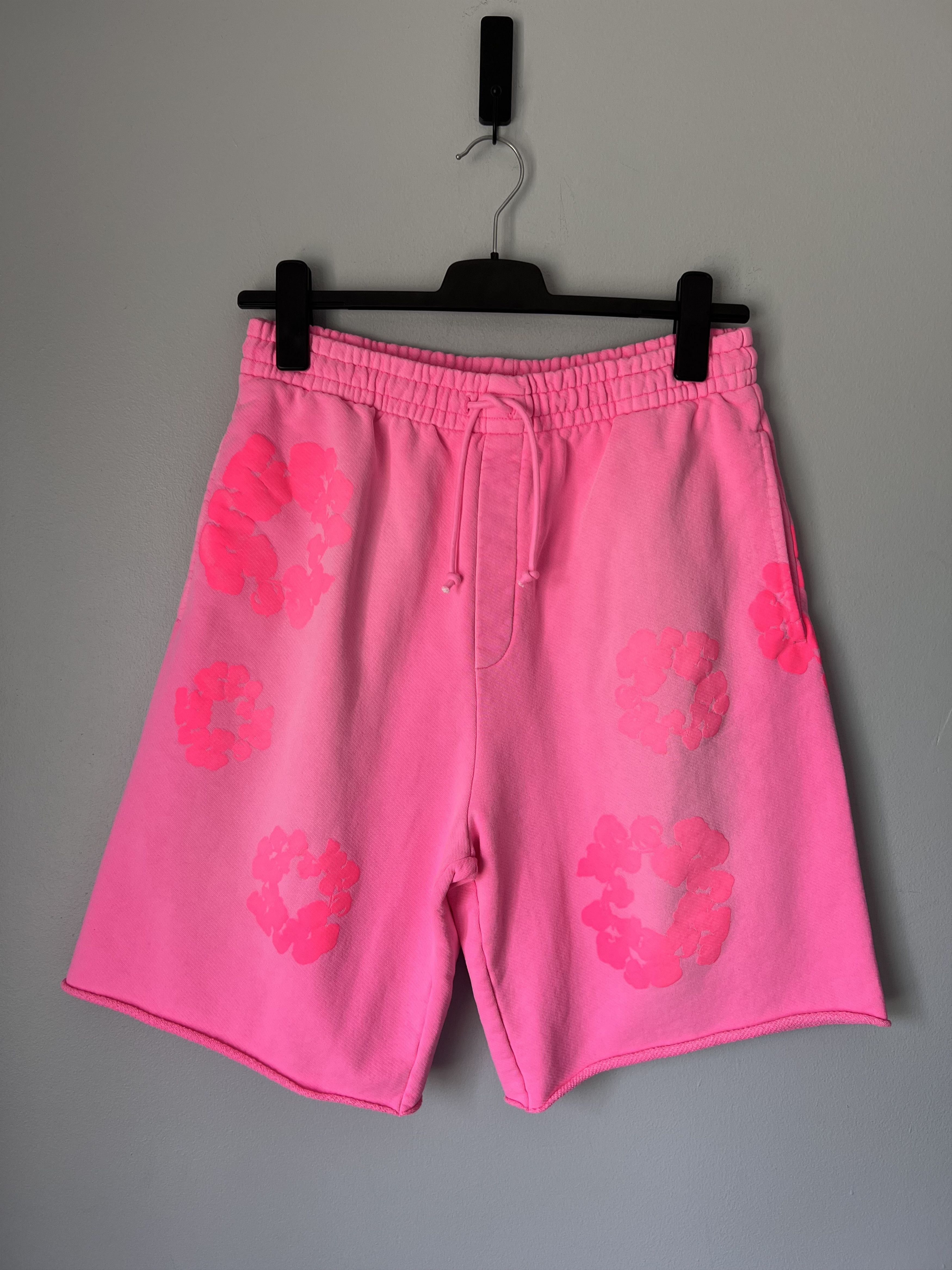 DENIM TEARS Denim Tears Mono Wreath Sweat Shorts in Pink Size US 32 / EU 48 - 1 Thumbnail