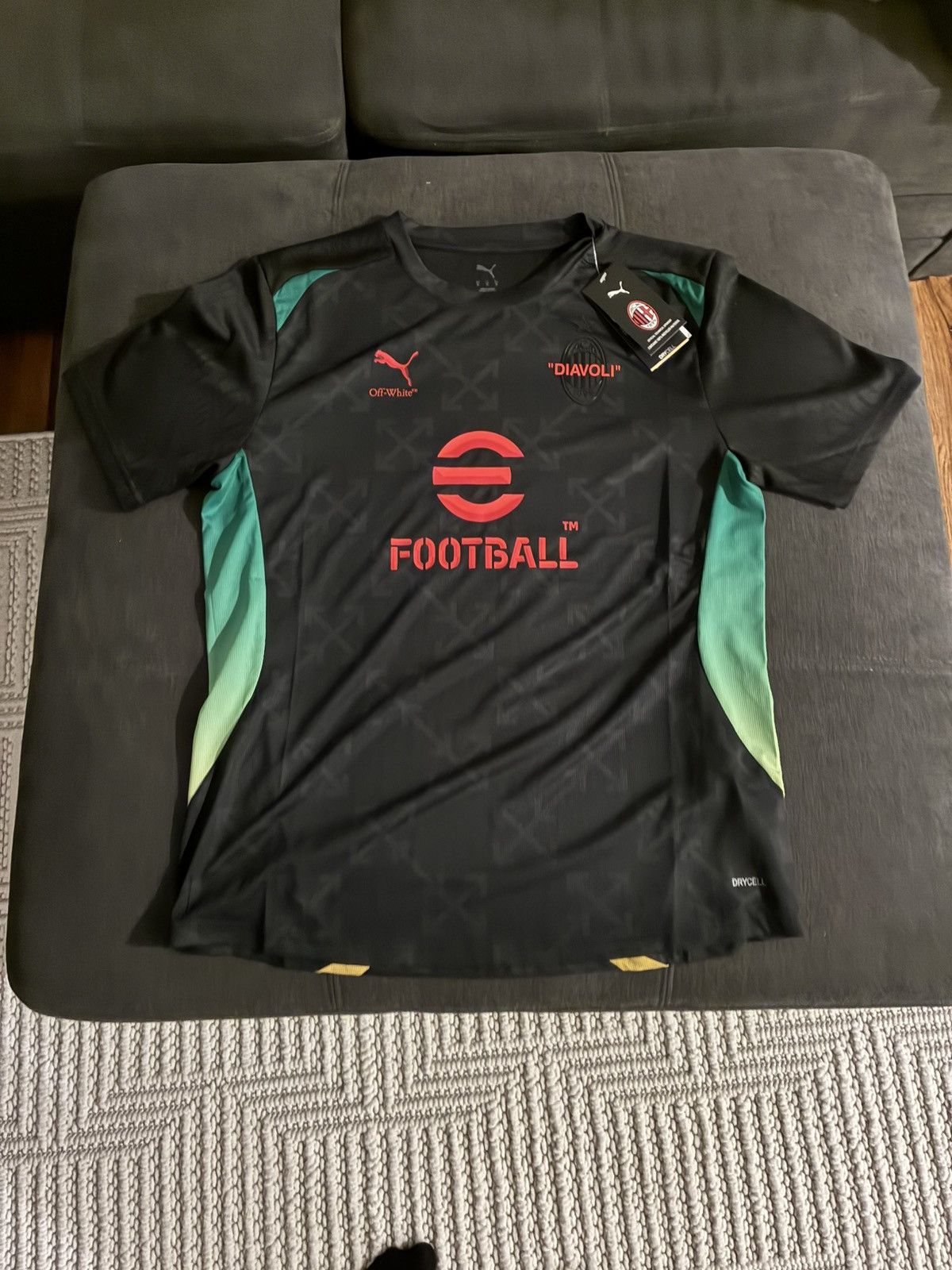 Off-White × Puma Off White PUMA AC Milan Prematch Soccer Jersey Men’s Size US S / EU 44-46 / 1 - 1 Thumbnail