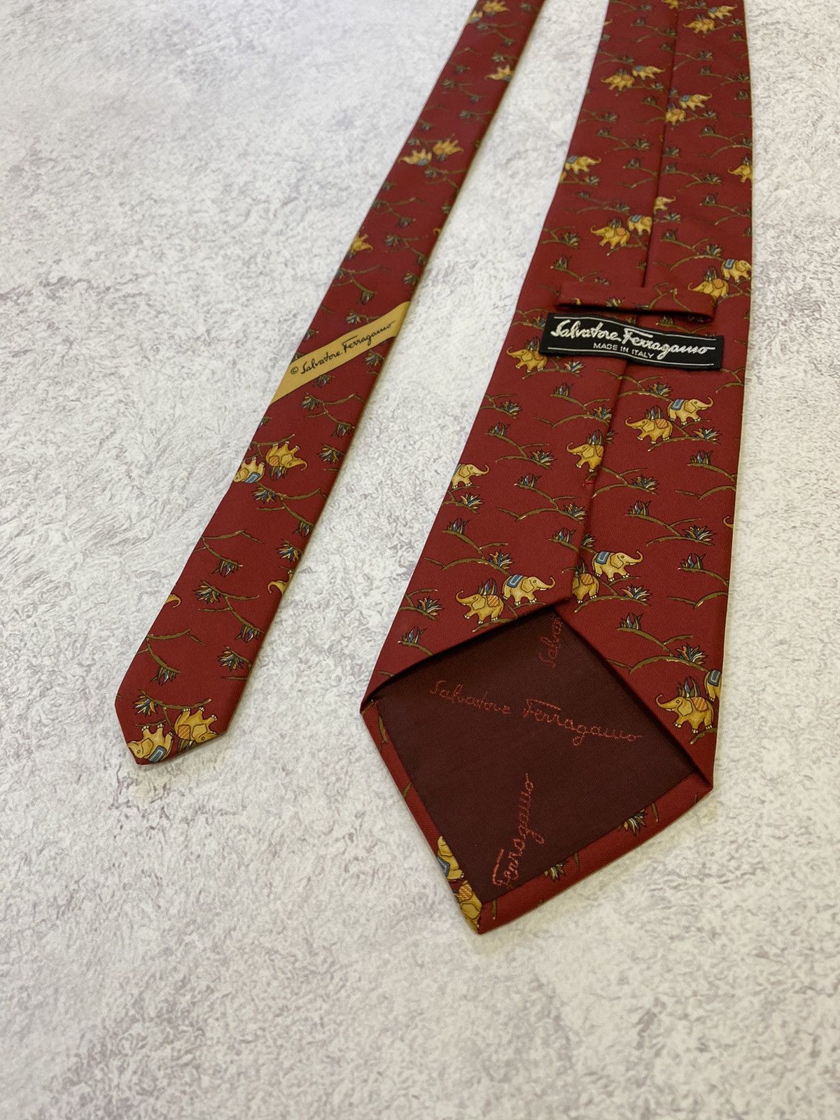 Salvatore Ferragamo Vintage Salvatore Ferragamo Elephants Red Silk Tie Size ONE SIZE - 4 Thumbnail