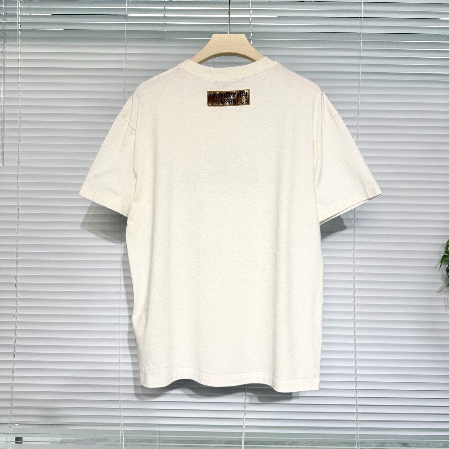 Louis Vuitton LV White Gradient Bead Logo T-shirt Size US M / EU 48-50 / 2 - 2 Thumbnail