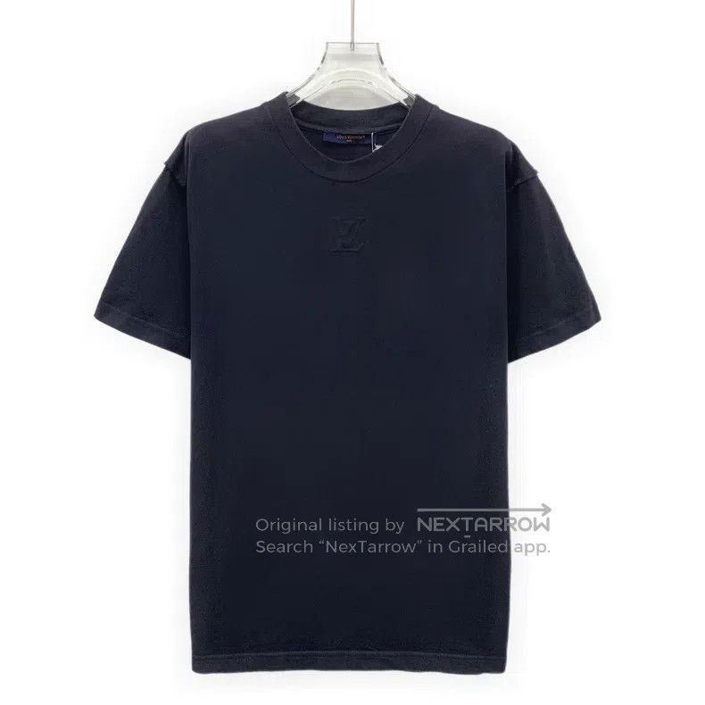 Louis Vuitton Louis Vuitton 25 black logo embossed cotton crew neck shor Size US S / EU 44-46 / 1 - 1 Thumbnail