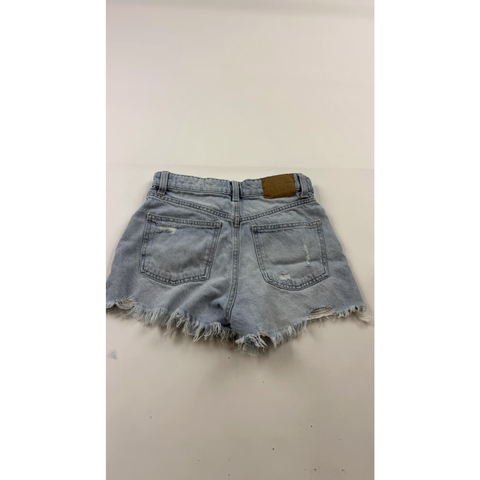 Cotton On COTTON ON Denim Shorts Womens 4 Light Wash Distressed Cut-Off Raw Hem Size 27" / US 4 / IT 40 - 5 Thumbnail