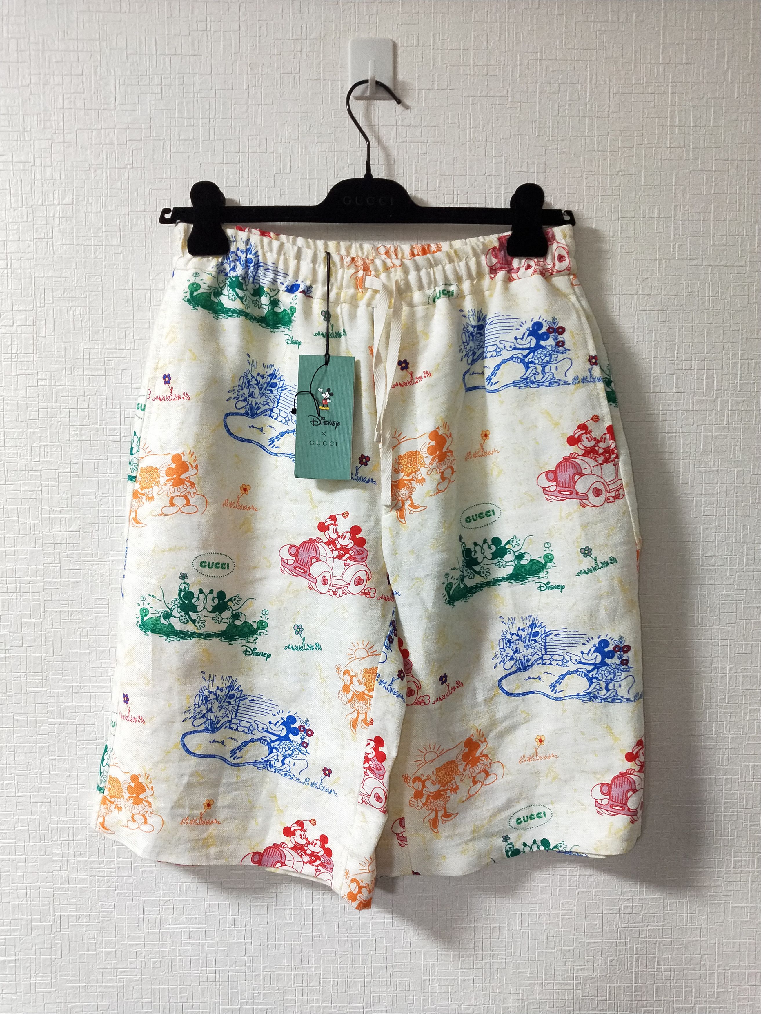 image of Gucci 'mickey And Minnie' Print Shorts in Beige, Men's (Size 30)