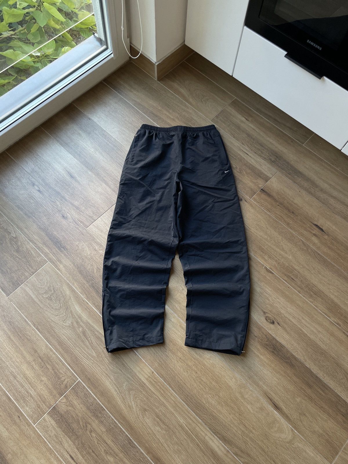 Nike Nike Vintage Nylon Pants Baggy Wide Woven Japanese Drill Y2K Size US 32 / EU 48 - 1 Thumbnail