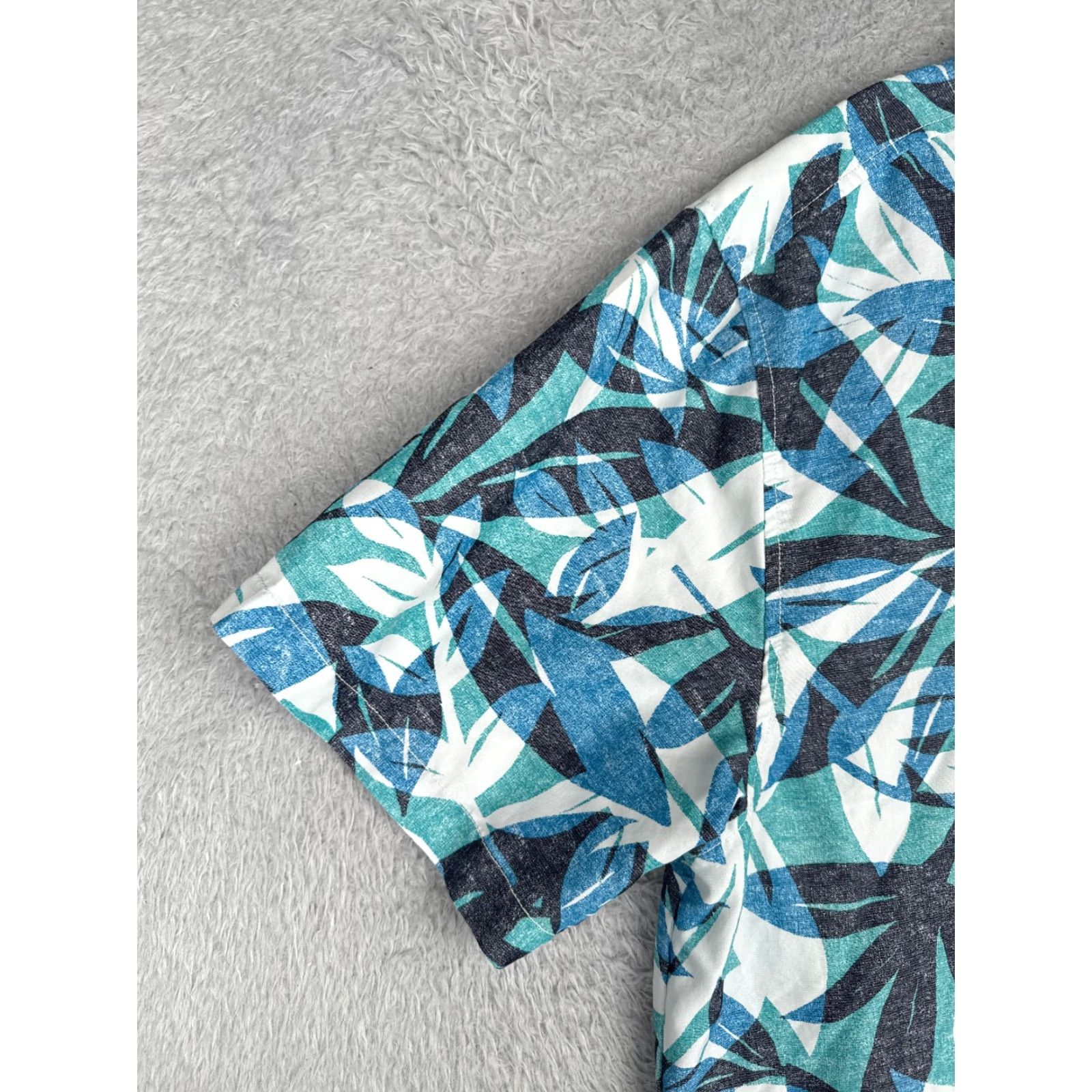 Tommy Bahama Tommy Bahama Shirt Men Large Blue Green White Floral Leaf The Coconut Point Size US L / EU 52-54 / 3 - 3 Thumbnail