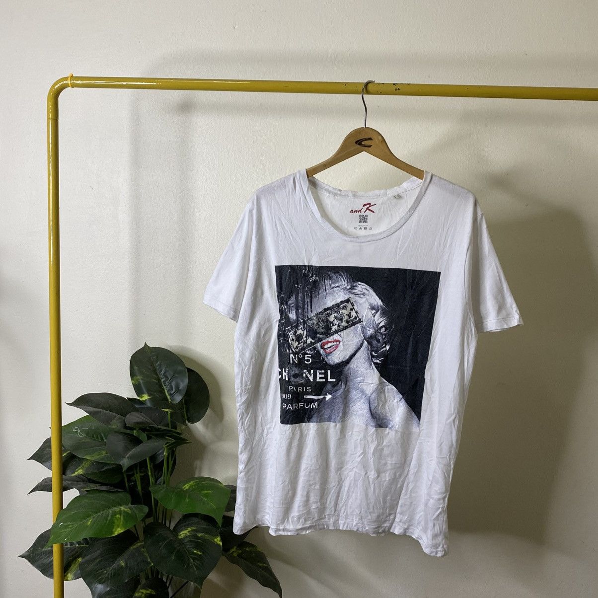 Other Marilyn Monroe x Chanel x LV Art Tshirt Size US L / EU 52-54 / 3 - 1 Thumbnail