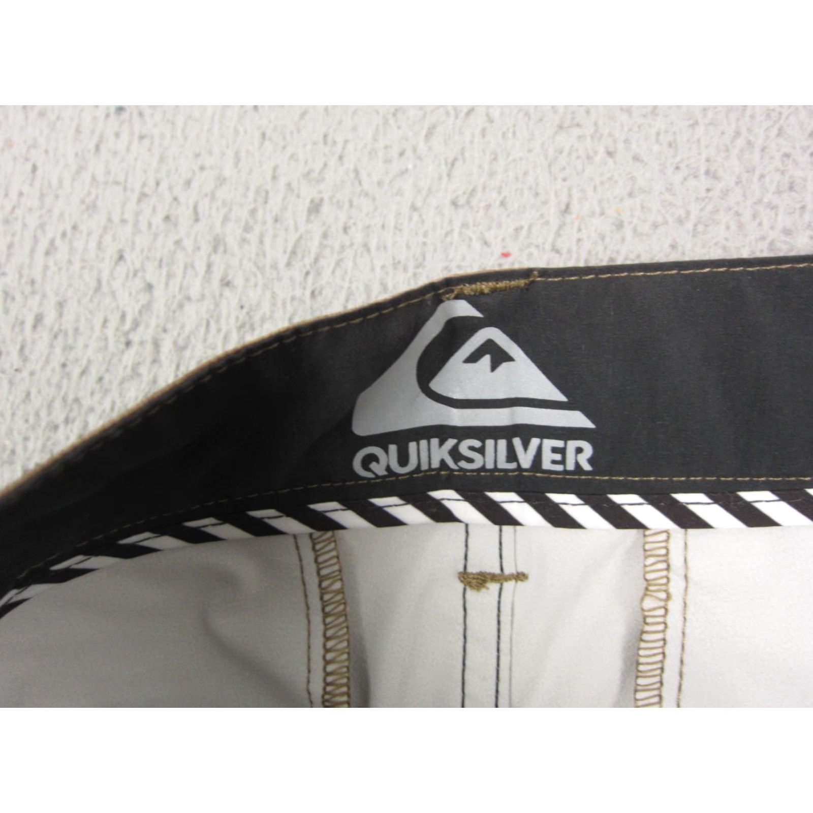 Quiksilver Quicksilver Shorts Mens 28 Brown Plaid Check Chino Flat Front Casual Regular Size 28 Mens Bar 90s Theme Size US 28 / EU 44 - 5 Thumbnail